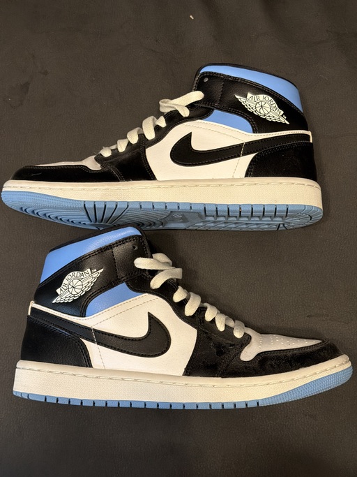 Air Jordan 1 Mid WMNS 'Royal Black' (2021)