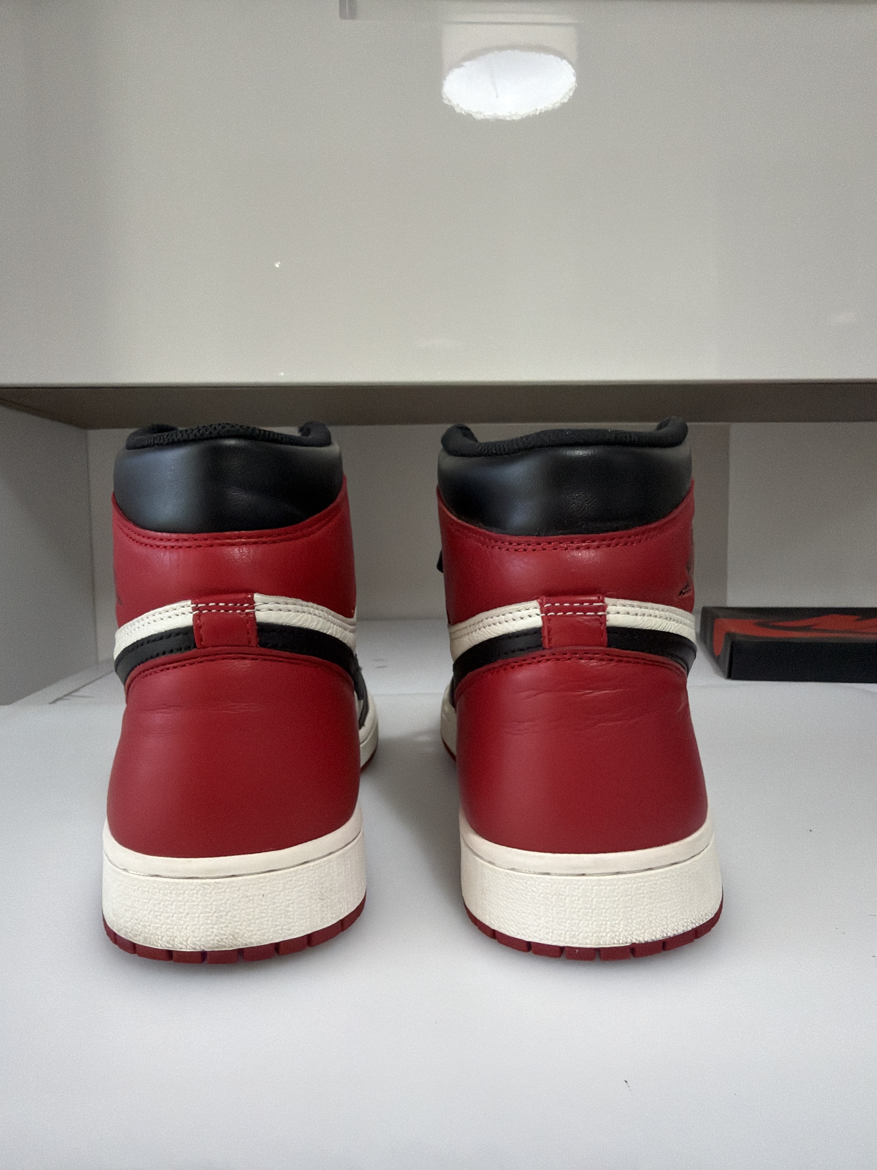 Air Jordan 1 Retro High 'Bred Toe' (2018) photo 4