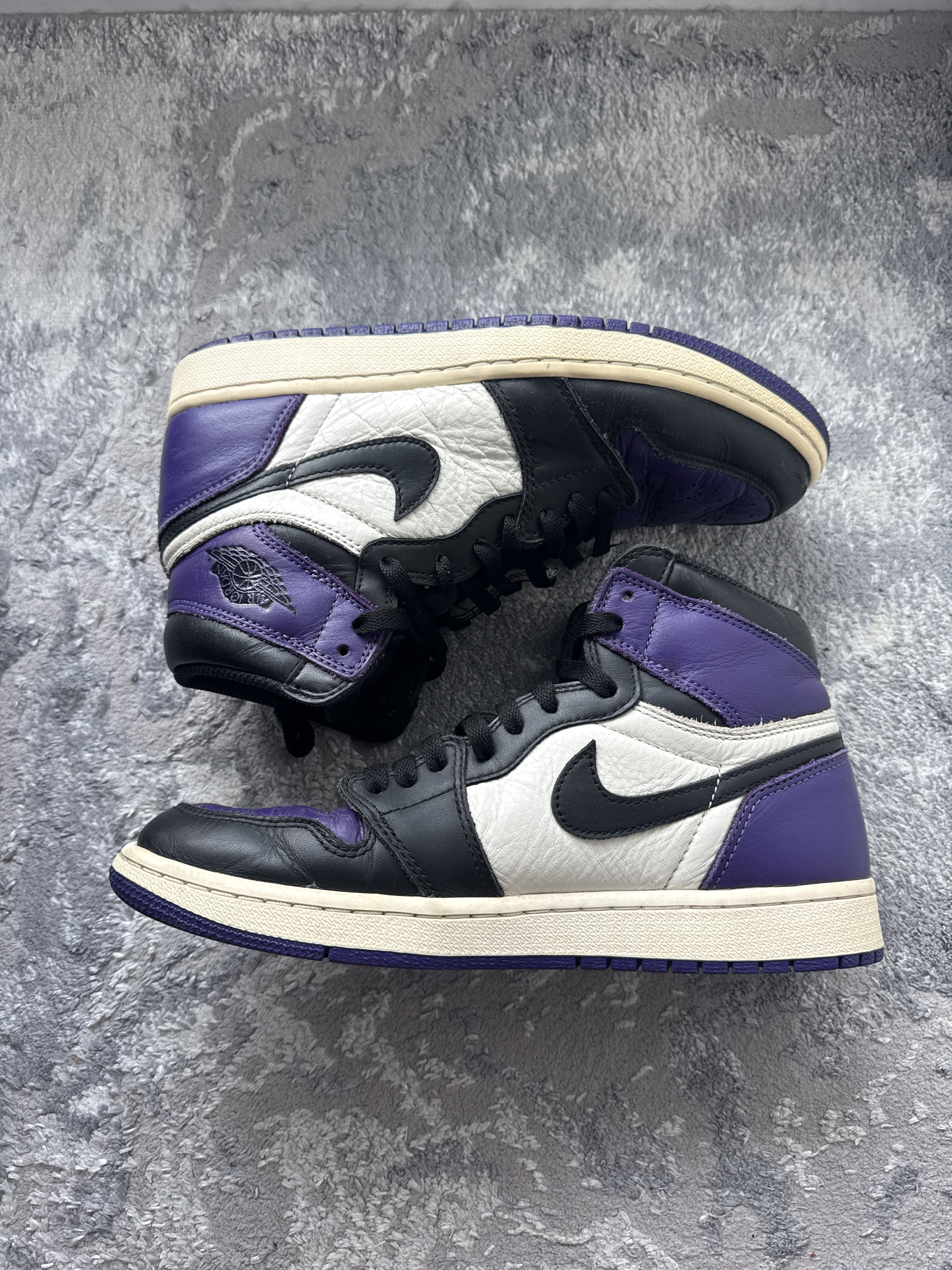 Air Jordan 1 High OG 'Court Purple' (2018) photo 2