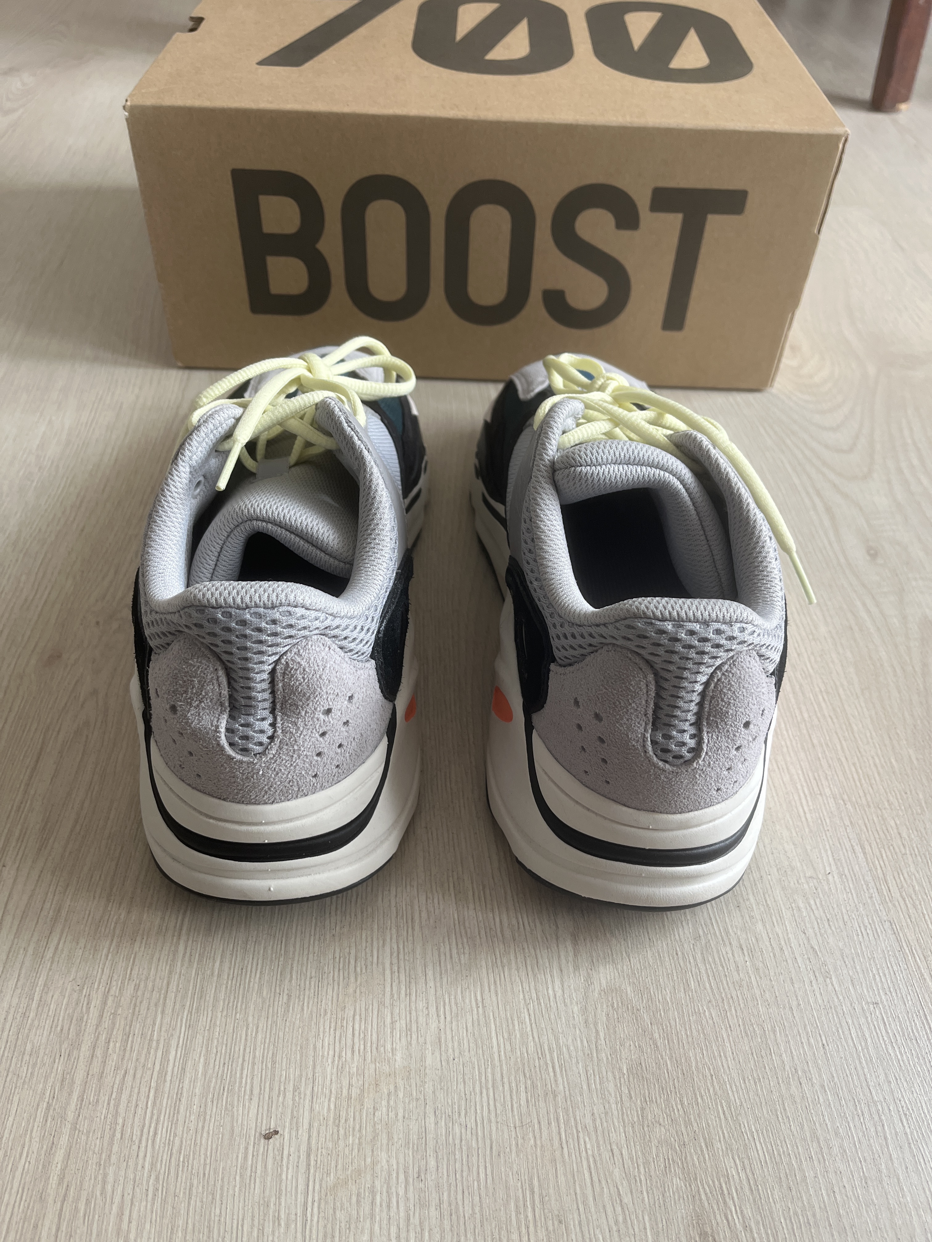 Yeezy Boost 700 'Wave Runner' photo 4
