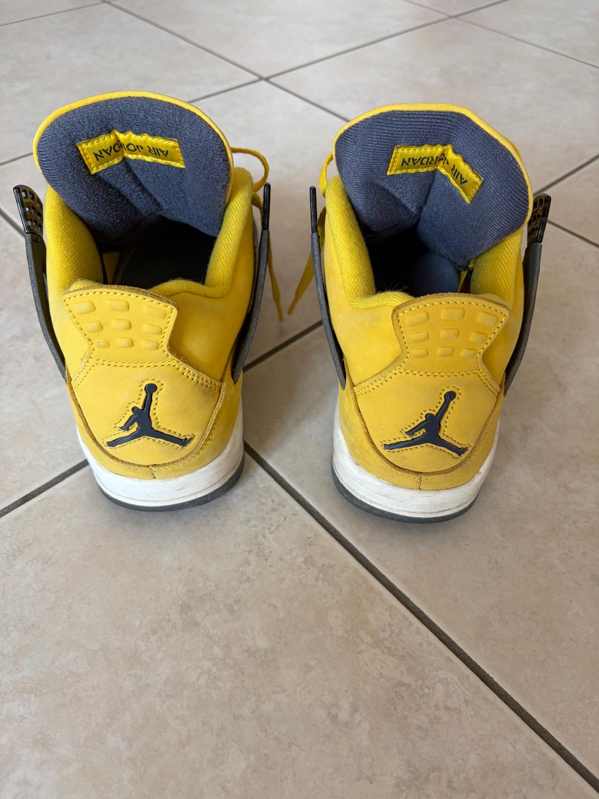 Air Jordan 4 Retro 'Lightning' (2021) photo 4