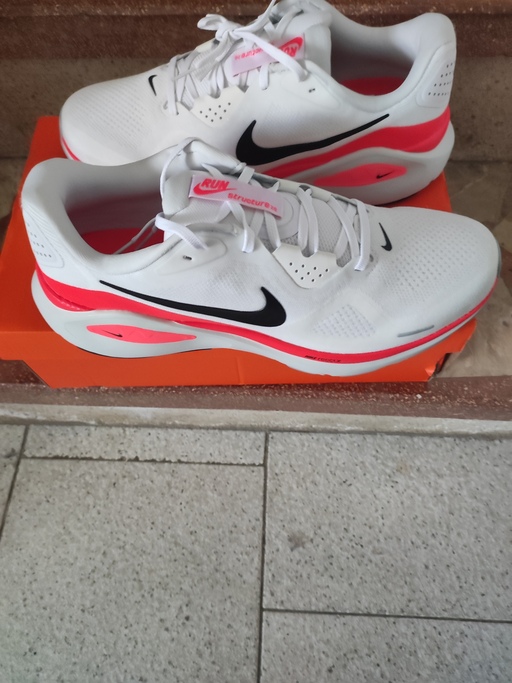 Nike Structure 26 'Bright Crimson' (2025)