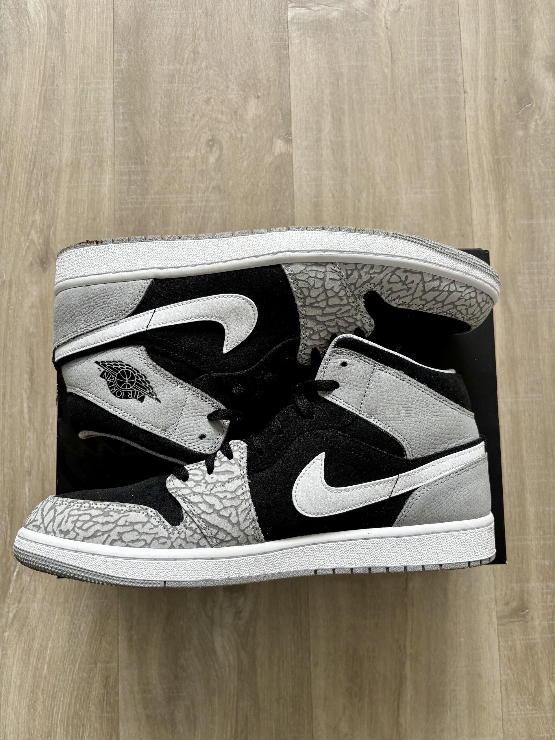 Air Jordan 1 Mid Elephant Print (2022) photo 2