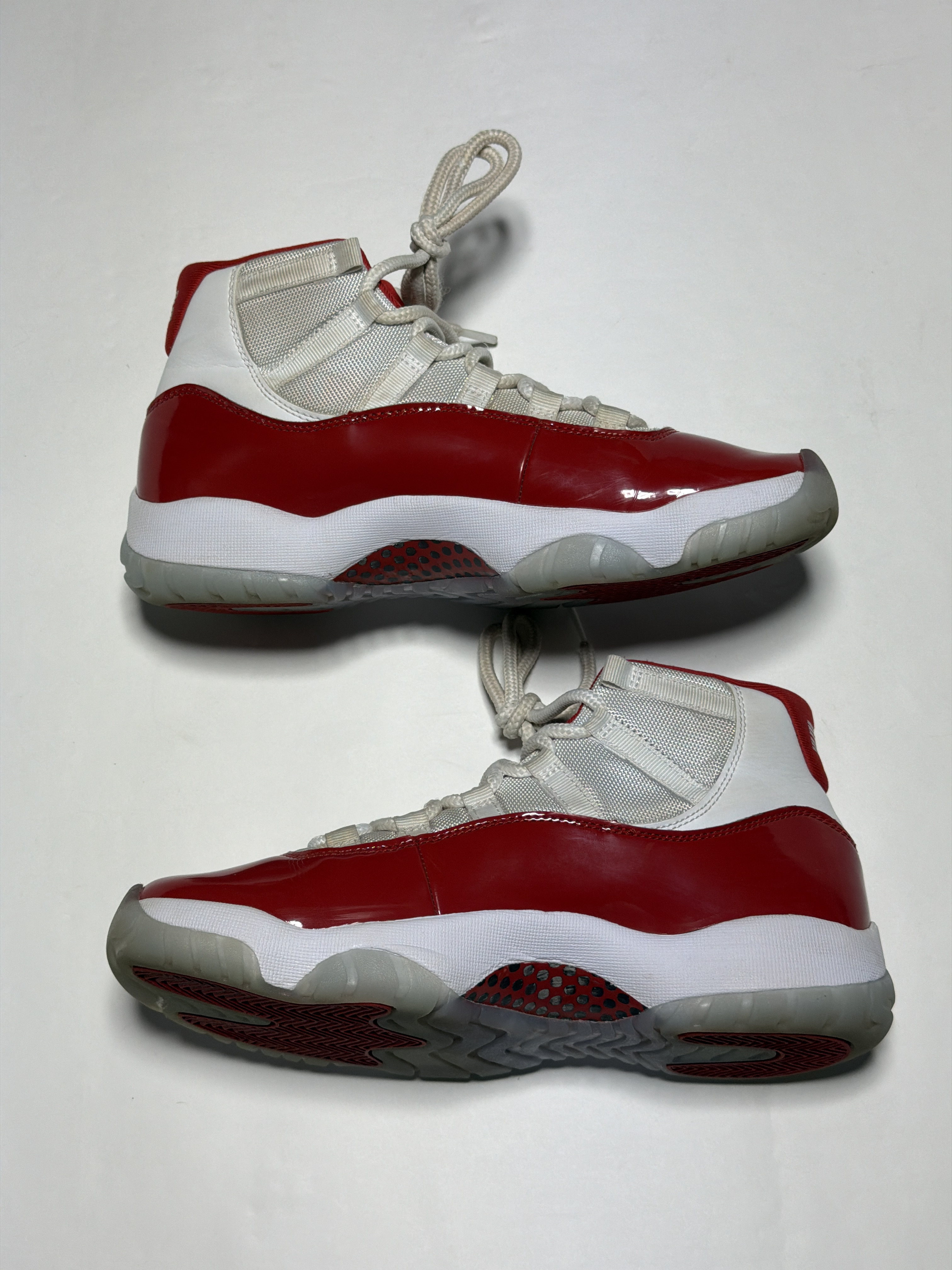 Air Jordan 11 'Cherry' (2022) photo 2