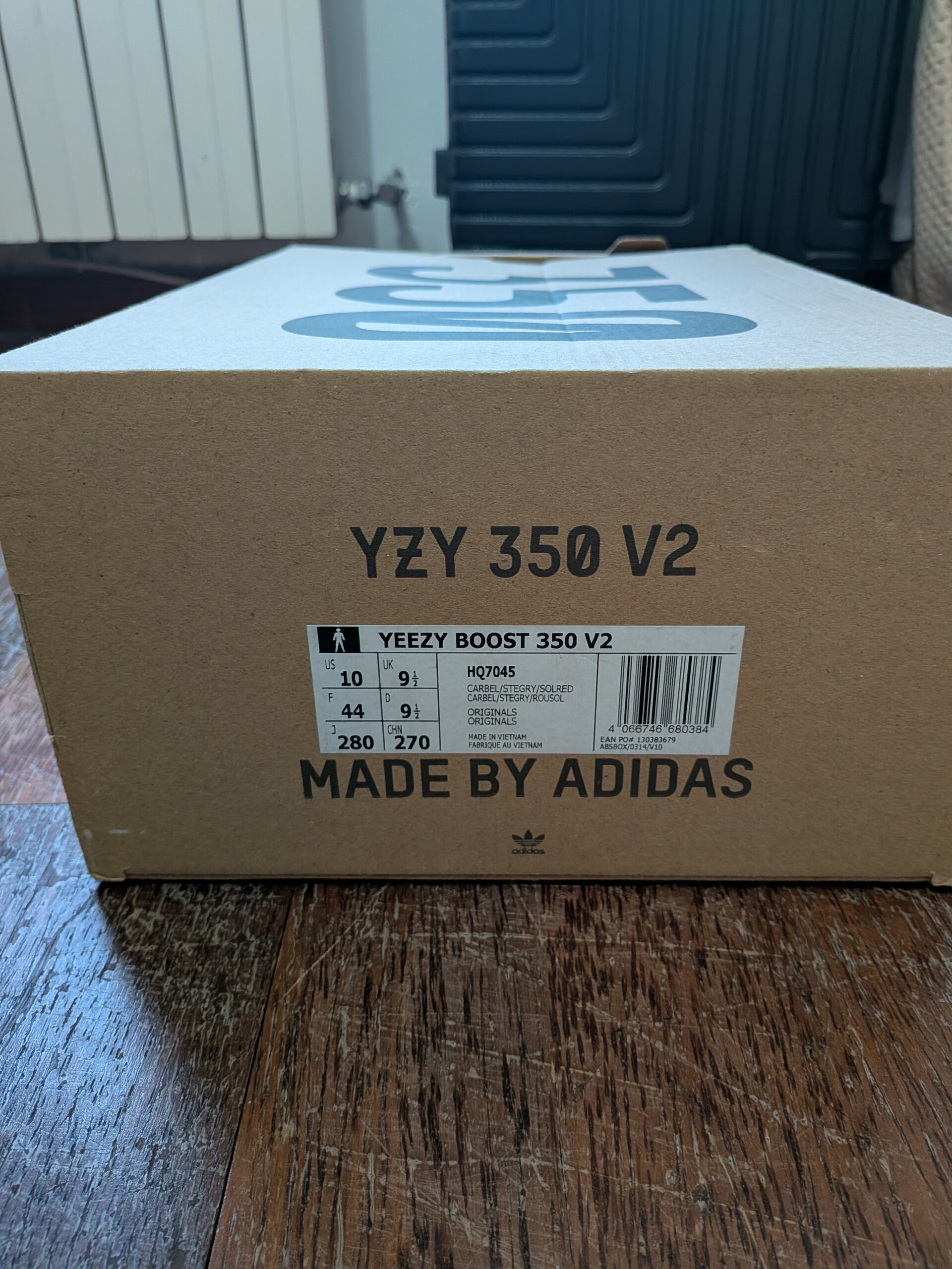 Yeezy Boost 350 V2 'Carbon Beluga' photo 6