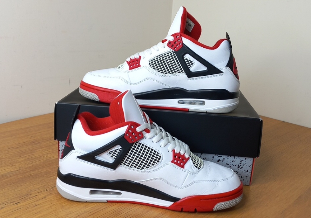 Air Jordan 4 Retro 'Fire Red' (2020) photo 2