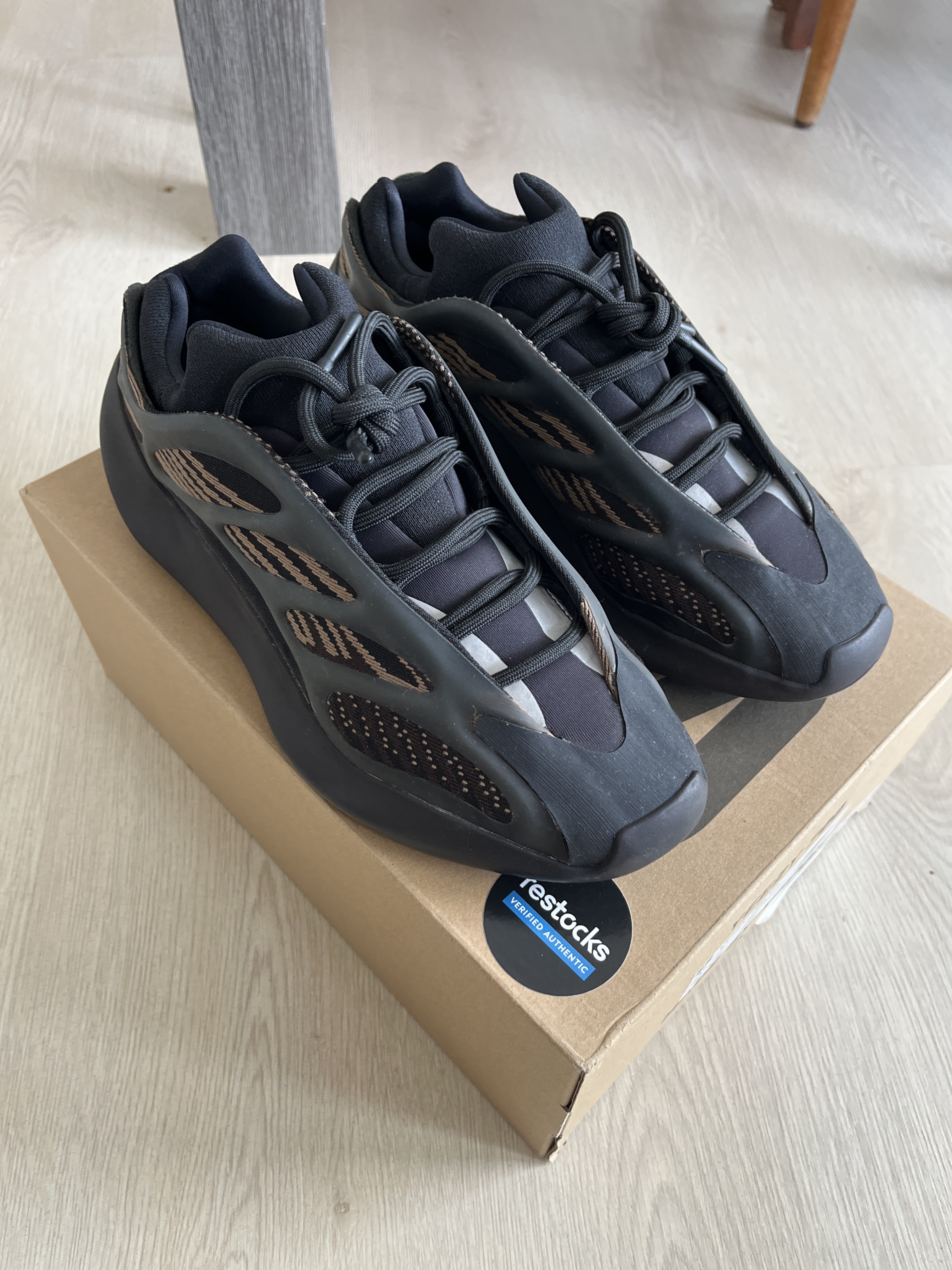 Yeezy 700 V3 'Clay Brown' (2020) photo 8