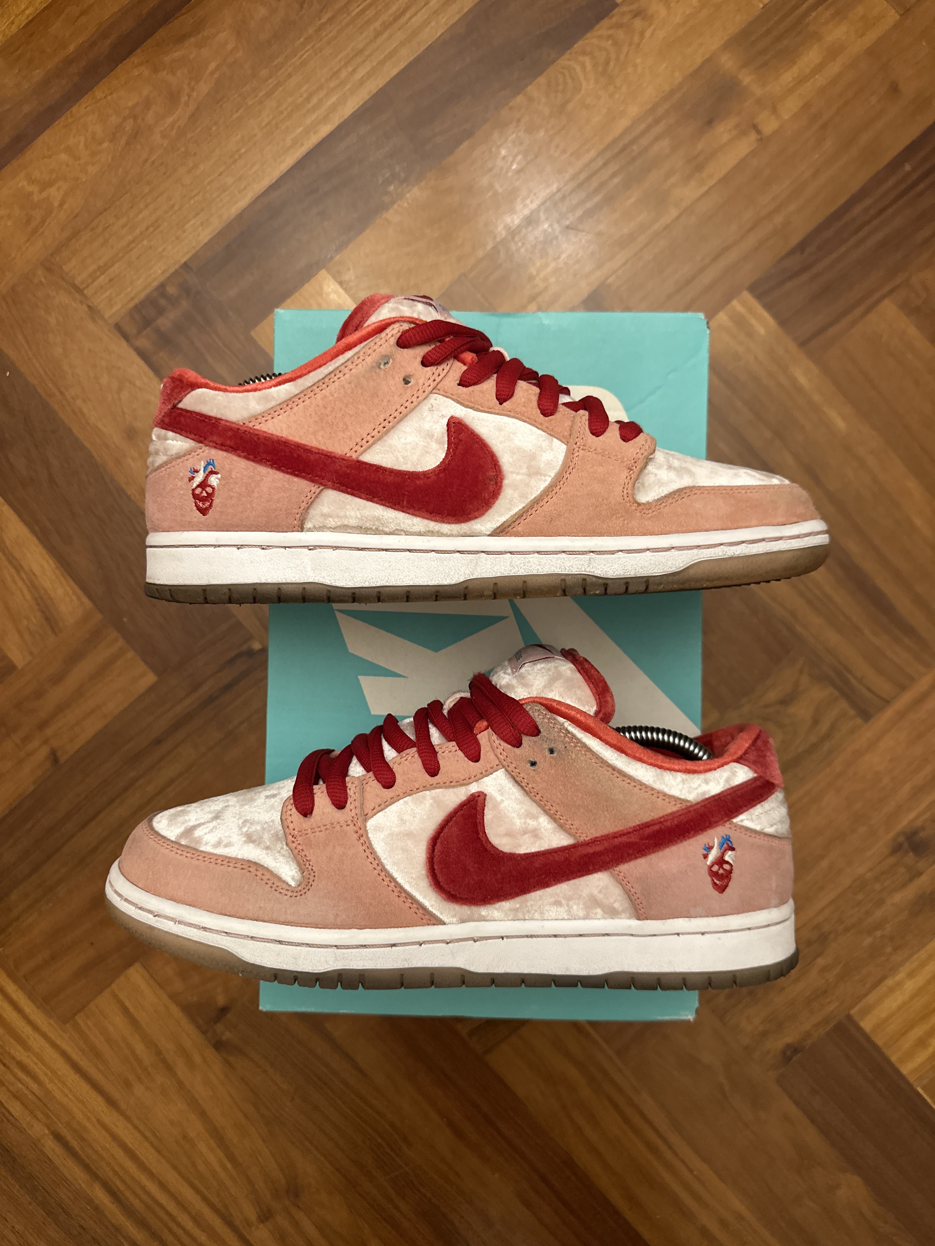 Nike SB x StrangeLove Dunk Low Skateboards (Regular Box) (2020) photo 2
