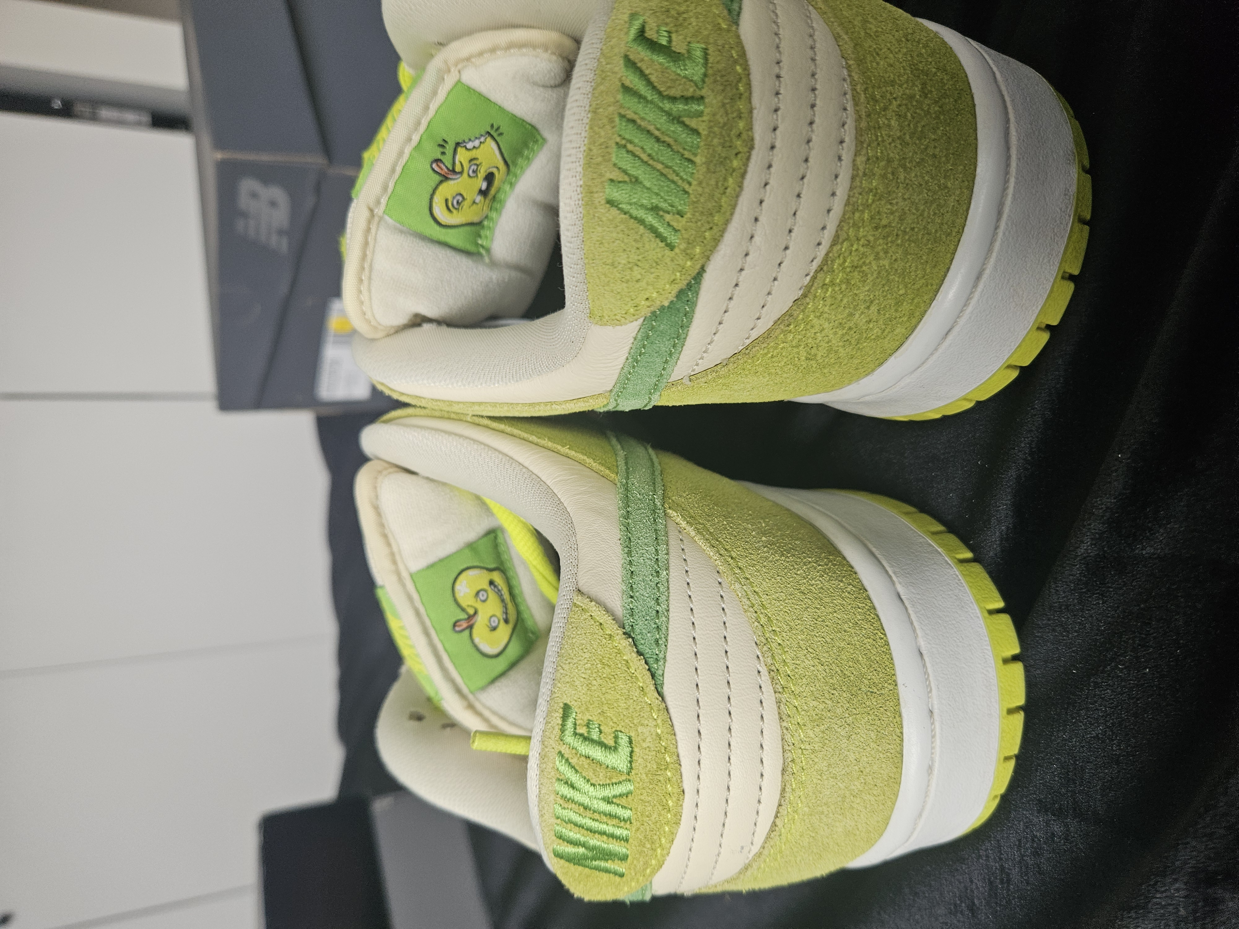 Nike SB Dunk Low 'Green Apple' (2022) photo 4