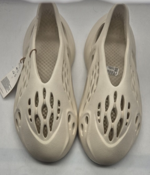 Yeezy Foam Runner 'Sand' (2022) photo 3