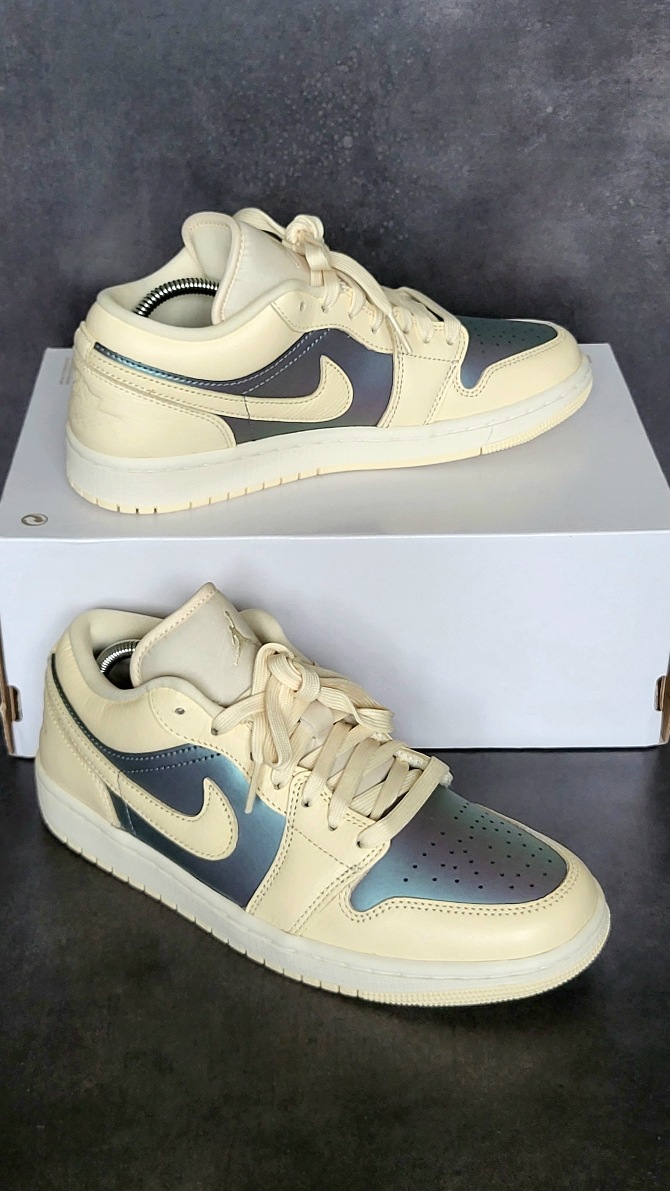 Air Jordan 1 Low 'Muslin Royal Tint' (2025) photo 9