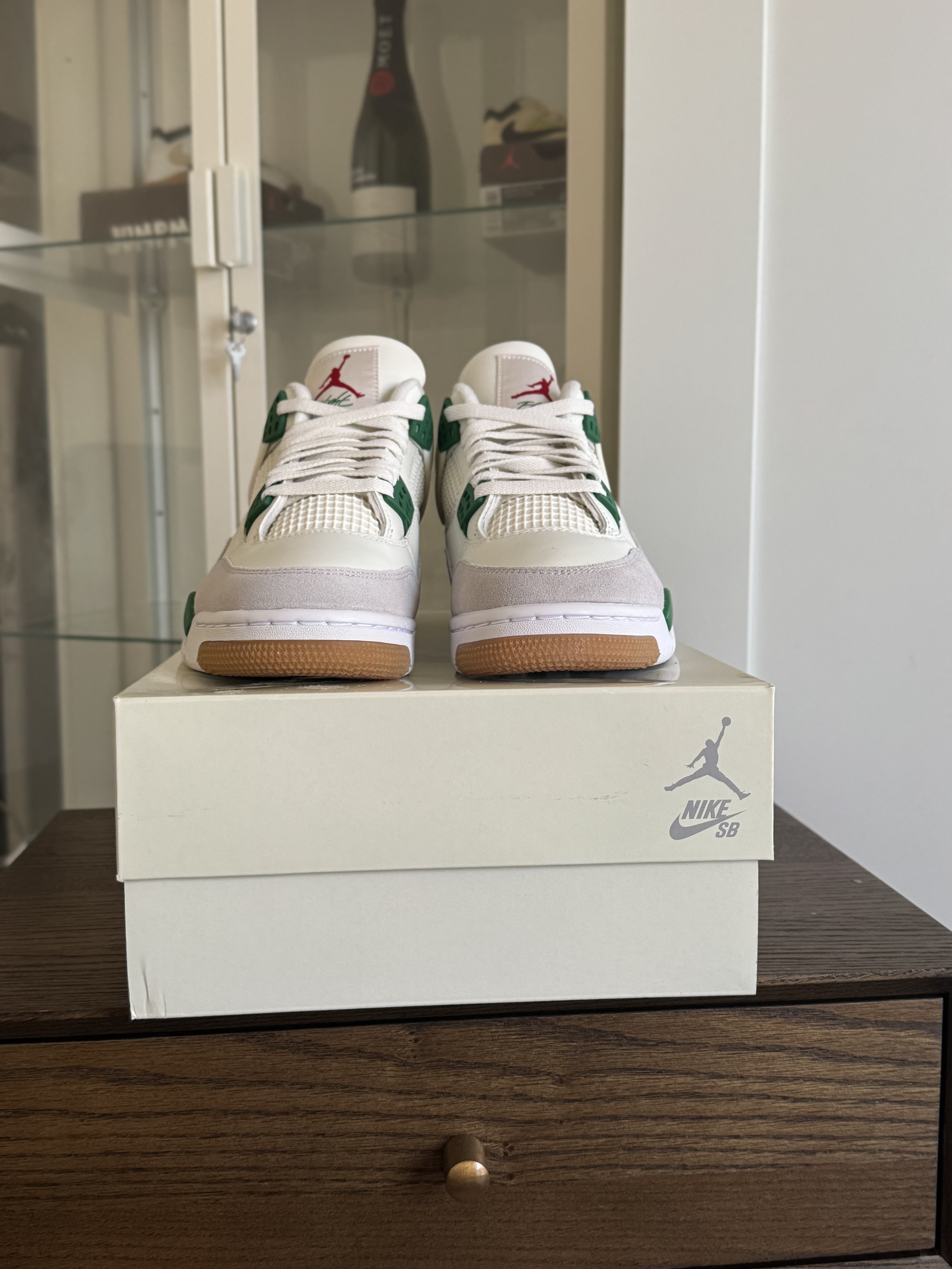 Air Jordan x Nike SB 4 'Pine Green' (2023) photo 3