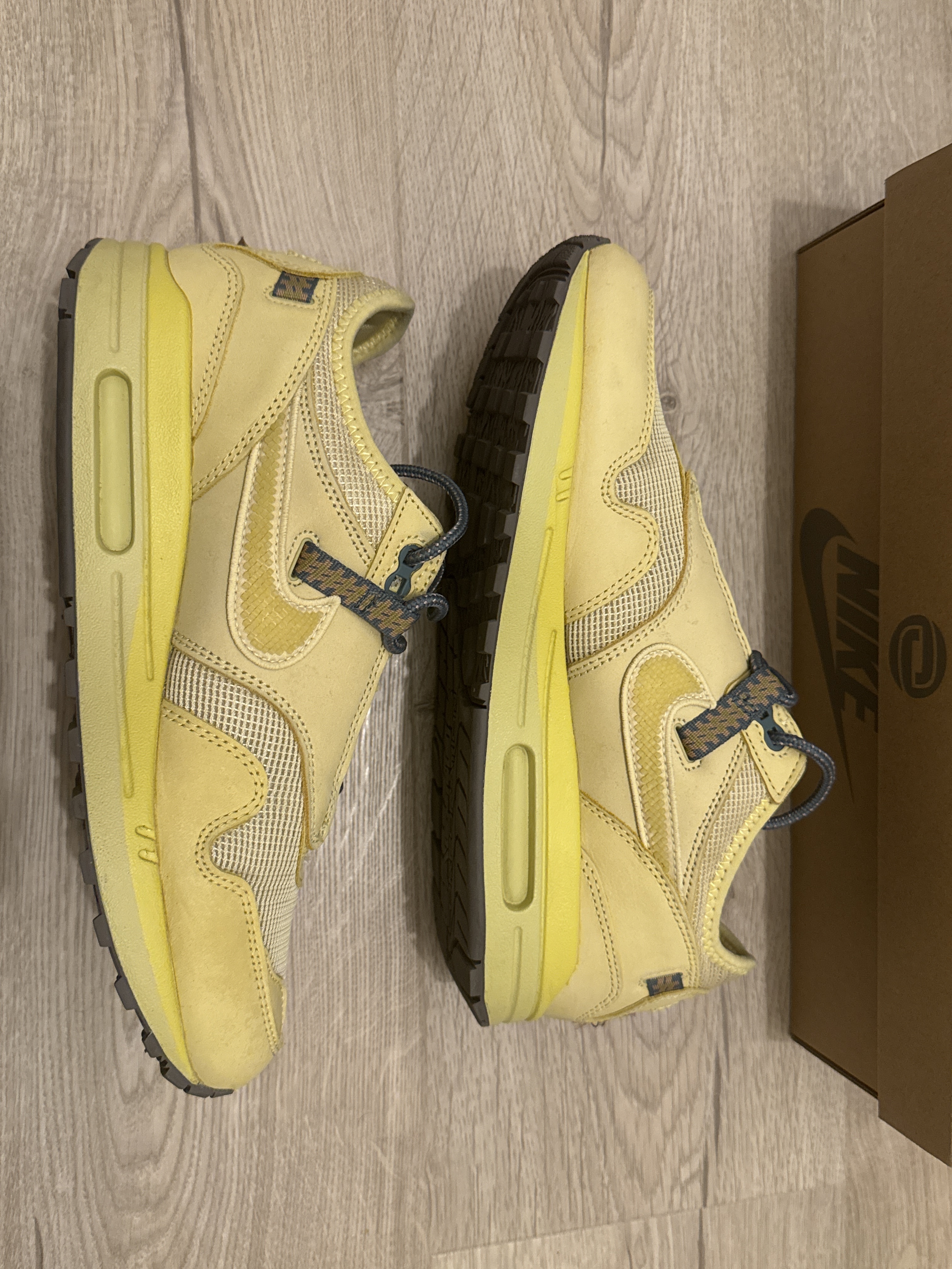 Nike x Travis Scott Cactus Jack Air Max 1 'Saturn Gold' (2022) photo 2