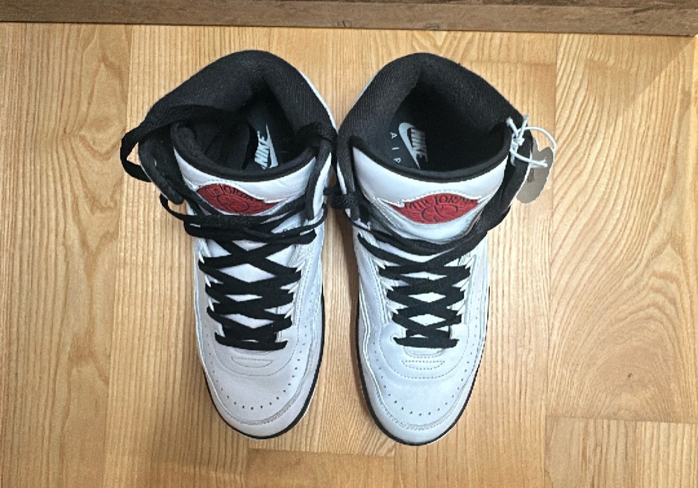 Air Jordan 2 OG Chicago (2022) photo 3