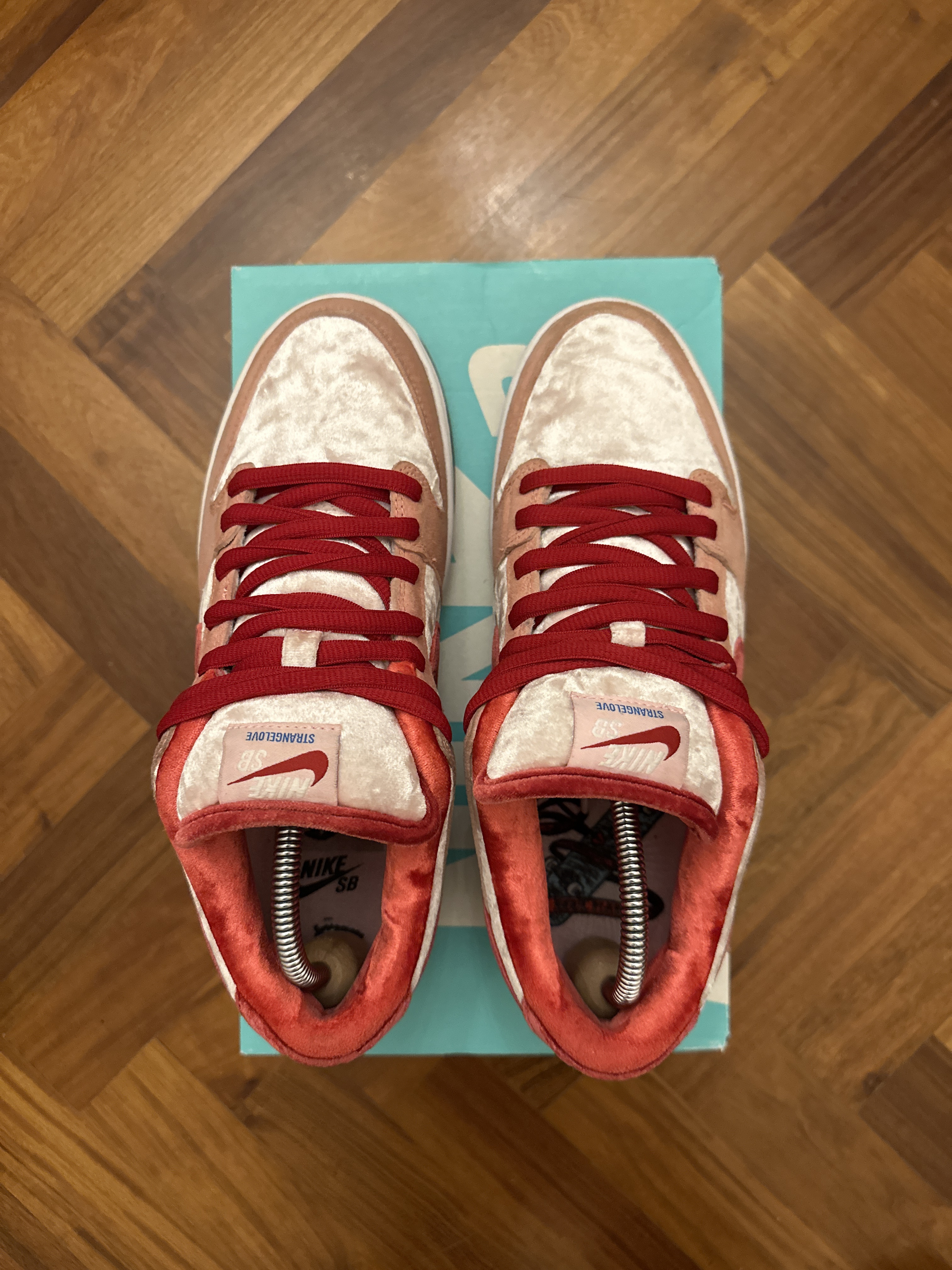 Nike SB x StrangeLove Dunk Low Skateboards (Regular Box) (2020) photo 3