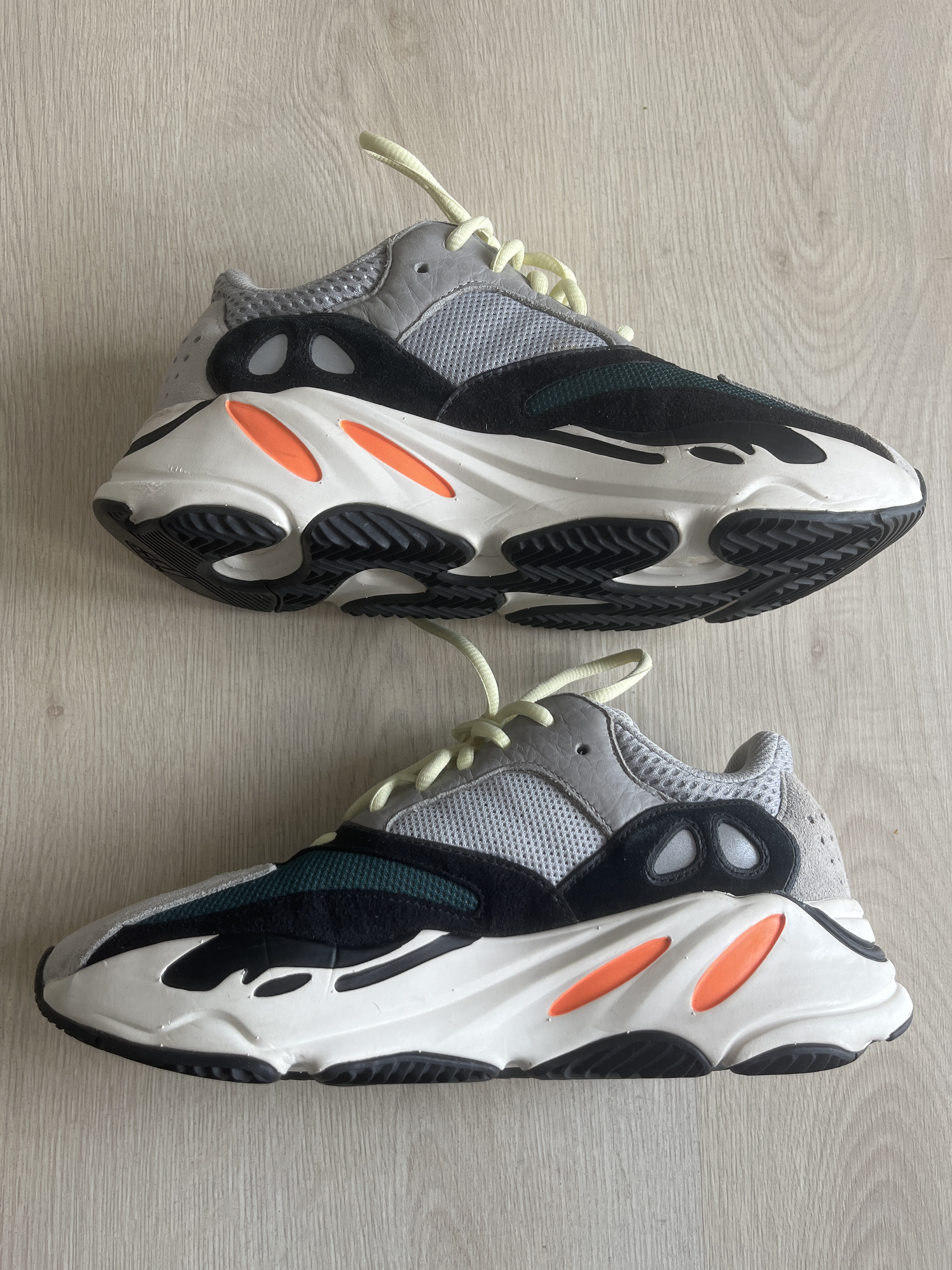 Yeezy Boost 700 'Wave Runner' photo 2