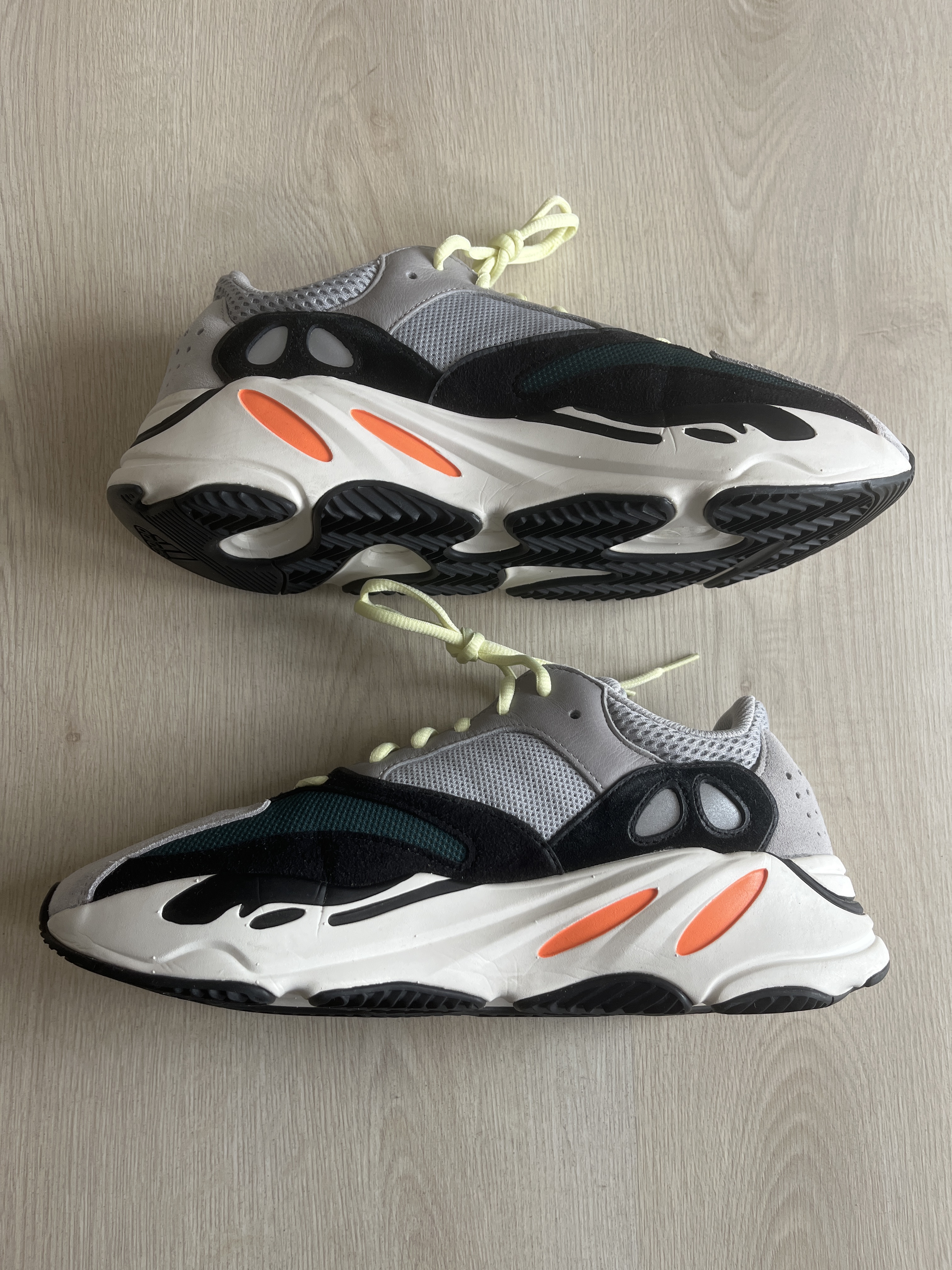 Yeezy Boost 700 'Wave Runner' photo 2