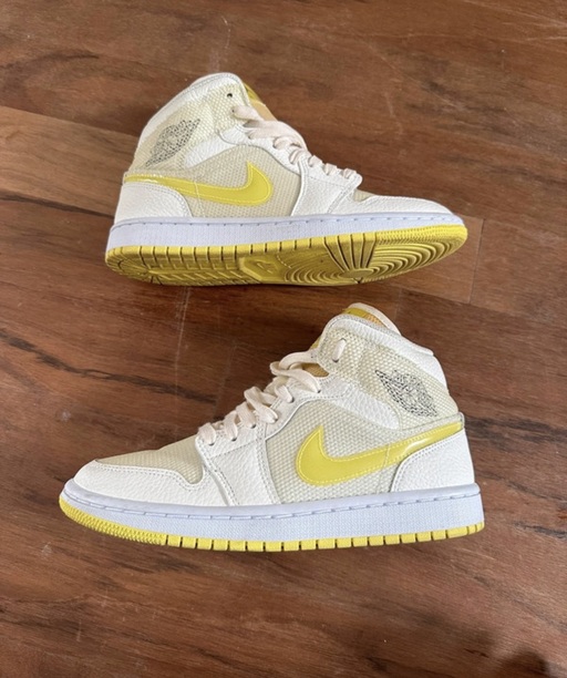 Air Jordan 1 Mid SE WMNS 'Voltage Yellow' (2021)