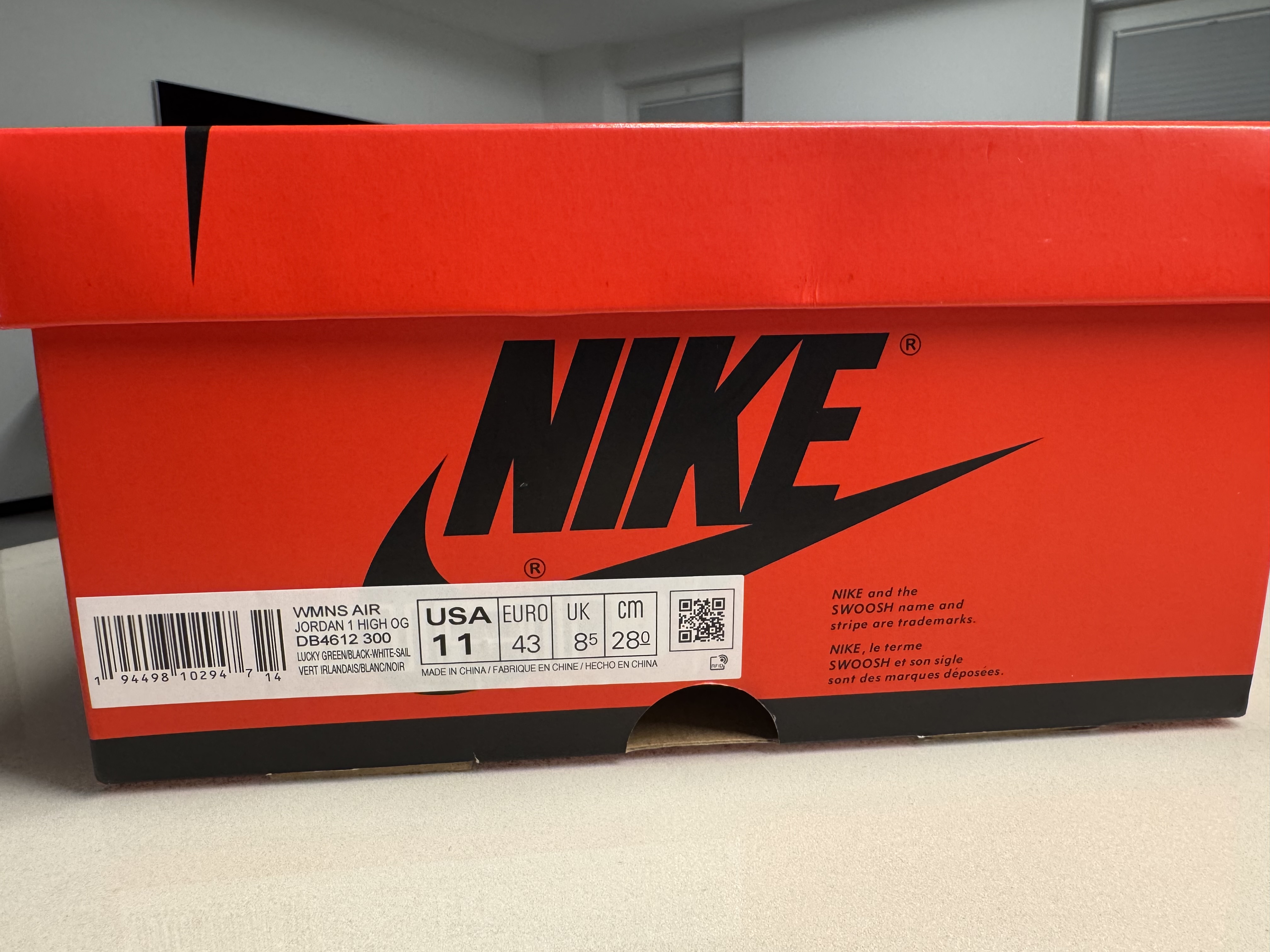 Air Jordan 1 High OG WMNS 'Lucky Green' (2020) photo 6