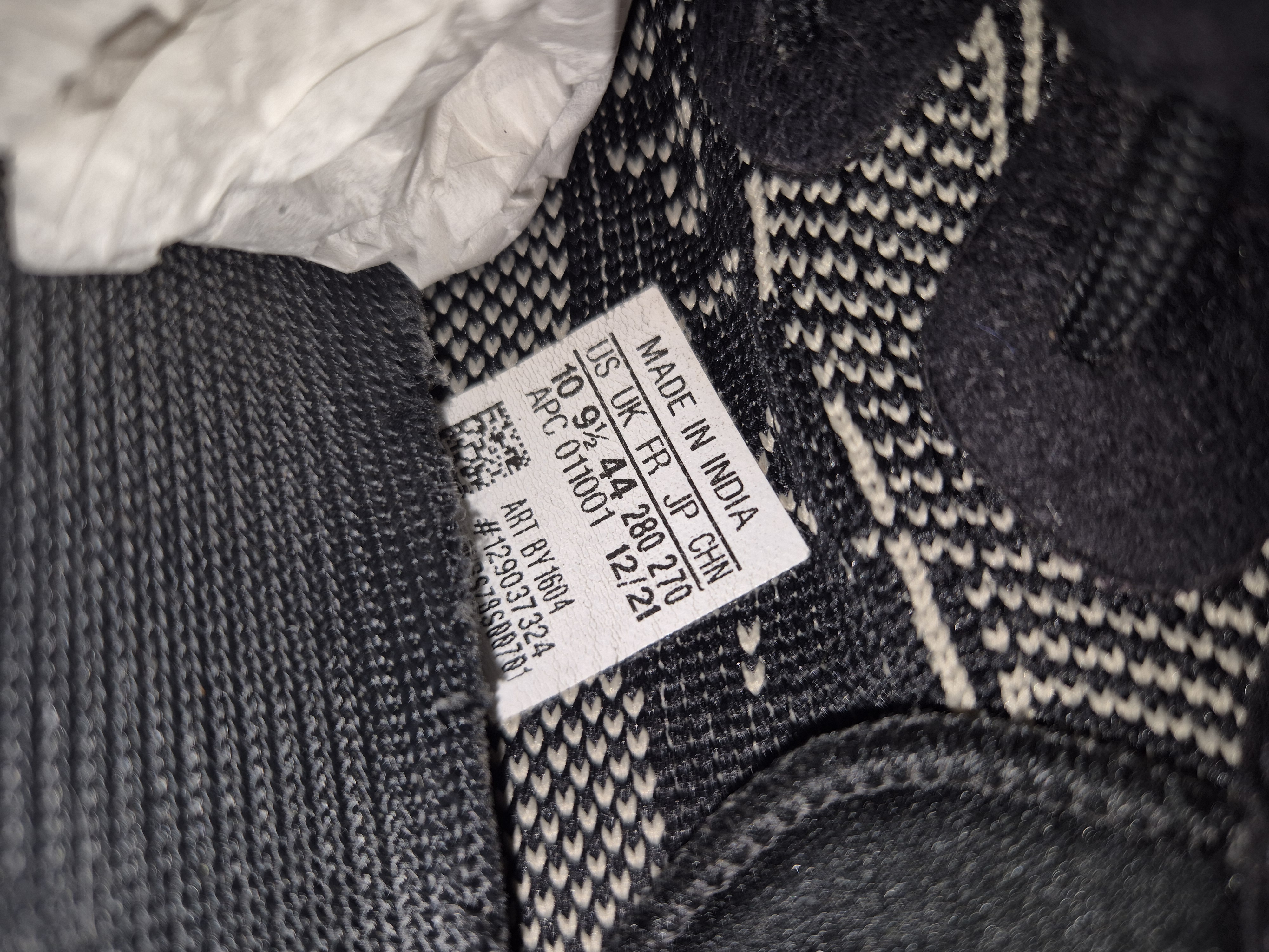 Yeezy Boost 350 V2 'Oreo' photo 6