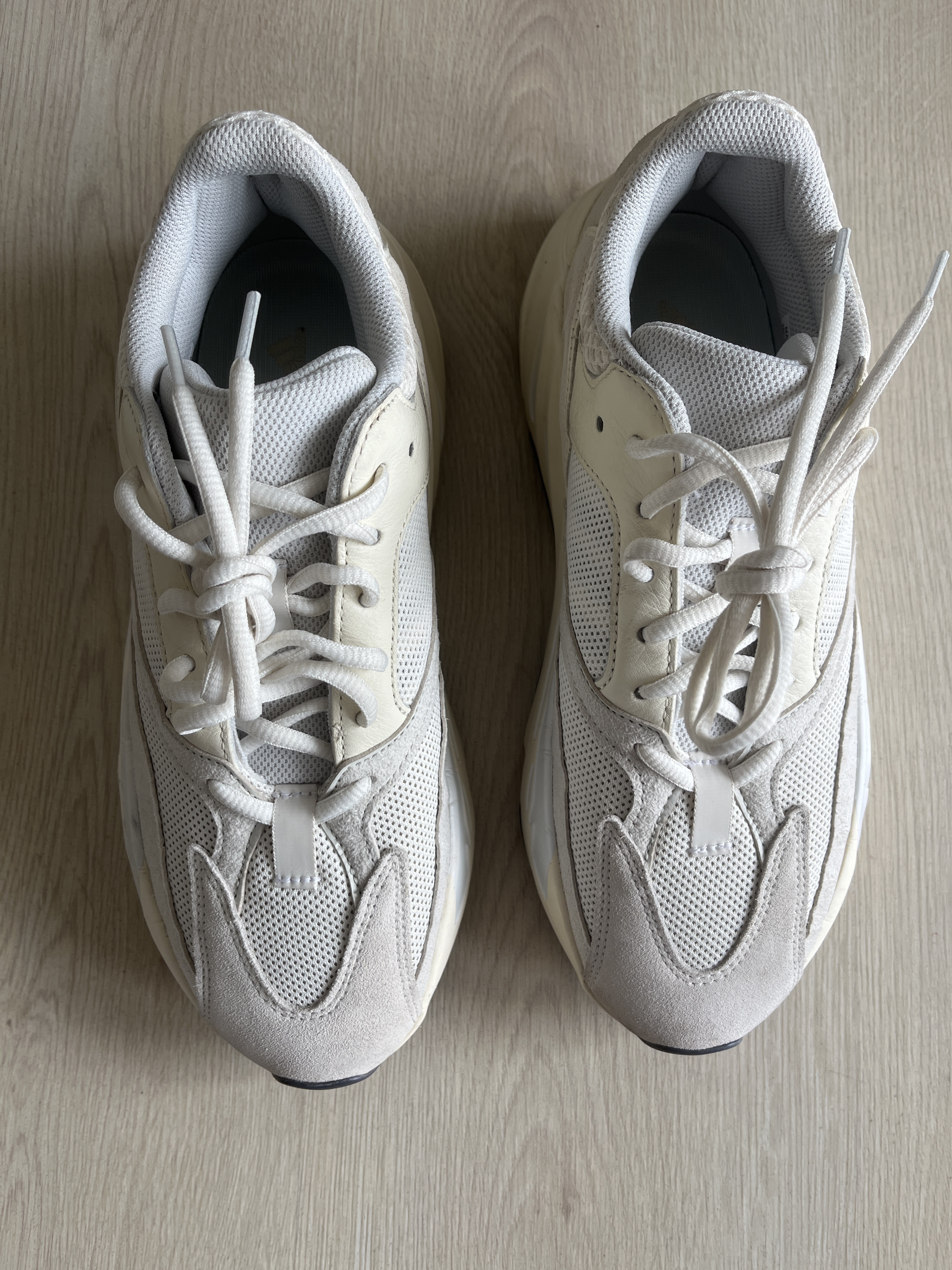 Yeezy Boost 700 'Analog' photo 3