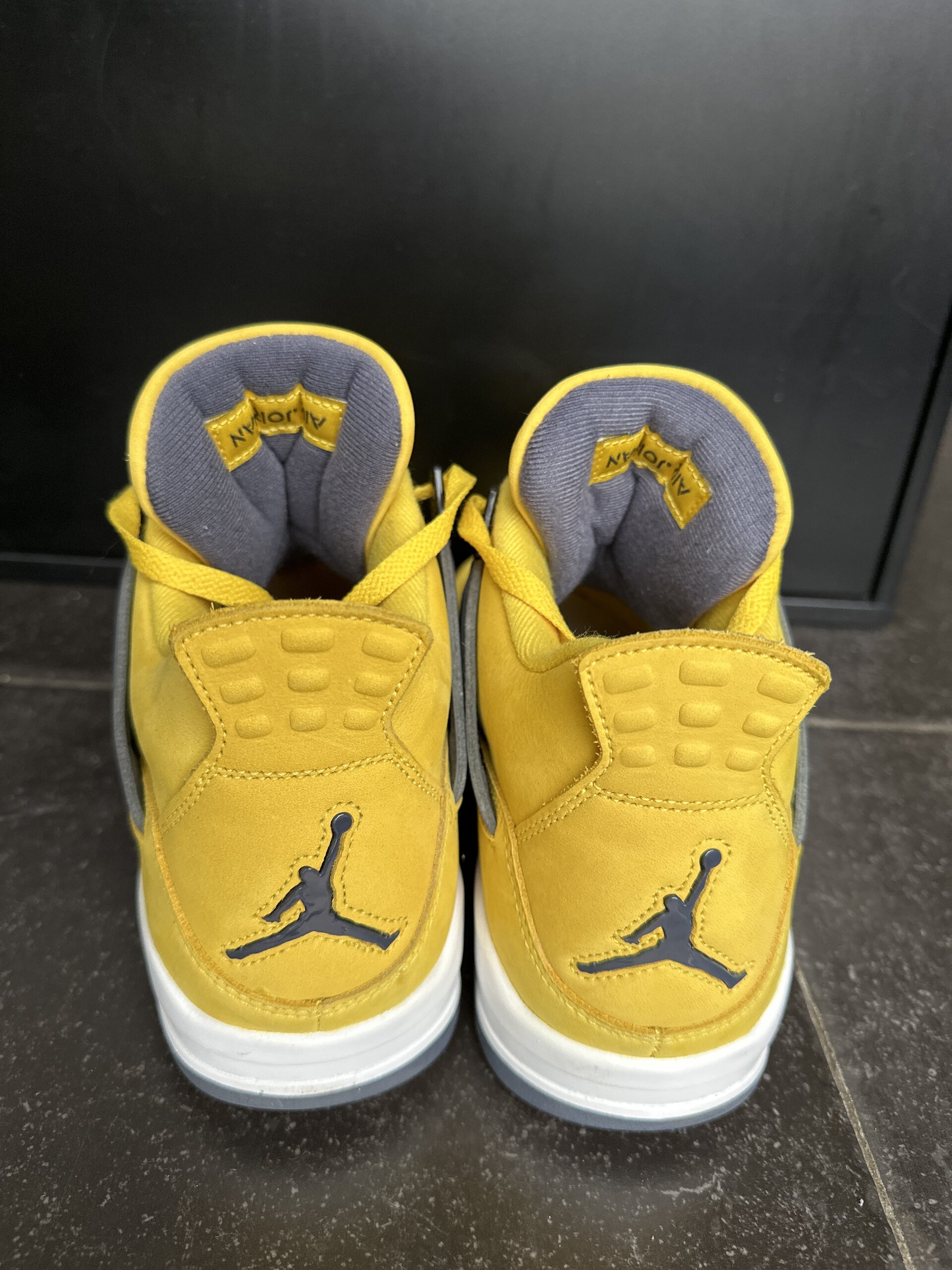 Air Jordan 4 Retro 'Lightning' (2021) photo 4