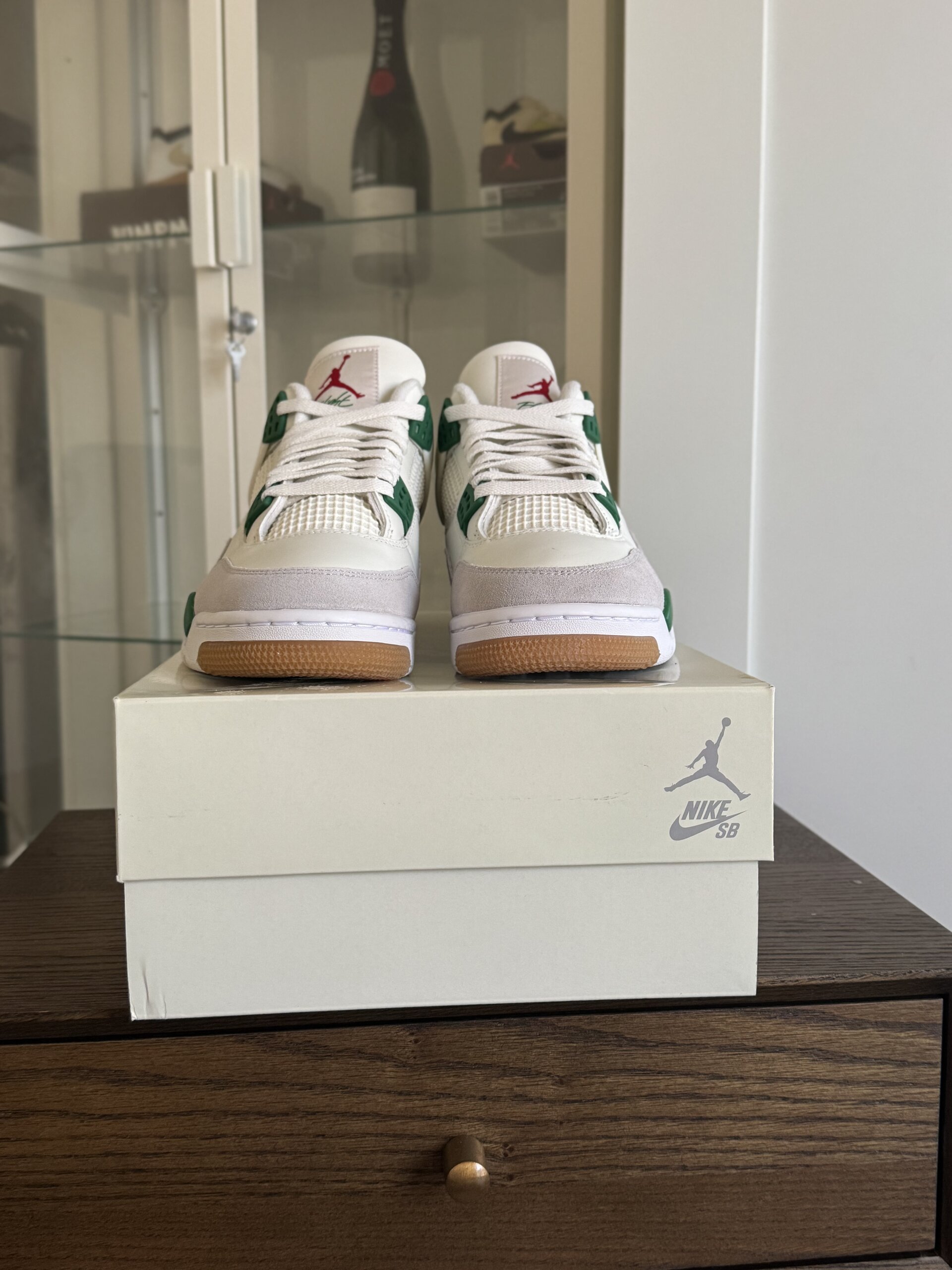 Air Jordan x Nike SB 4 'Pine Green' (2023) photo 2
