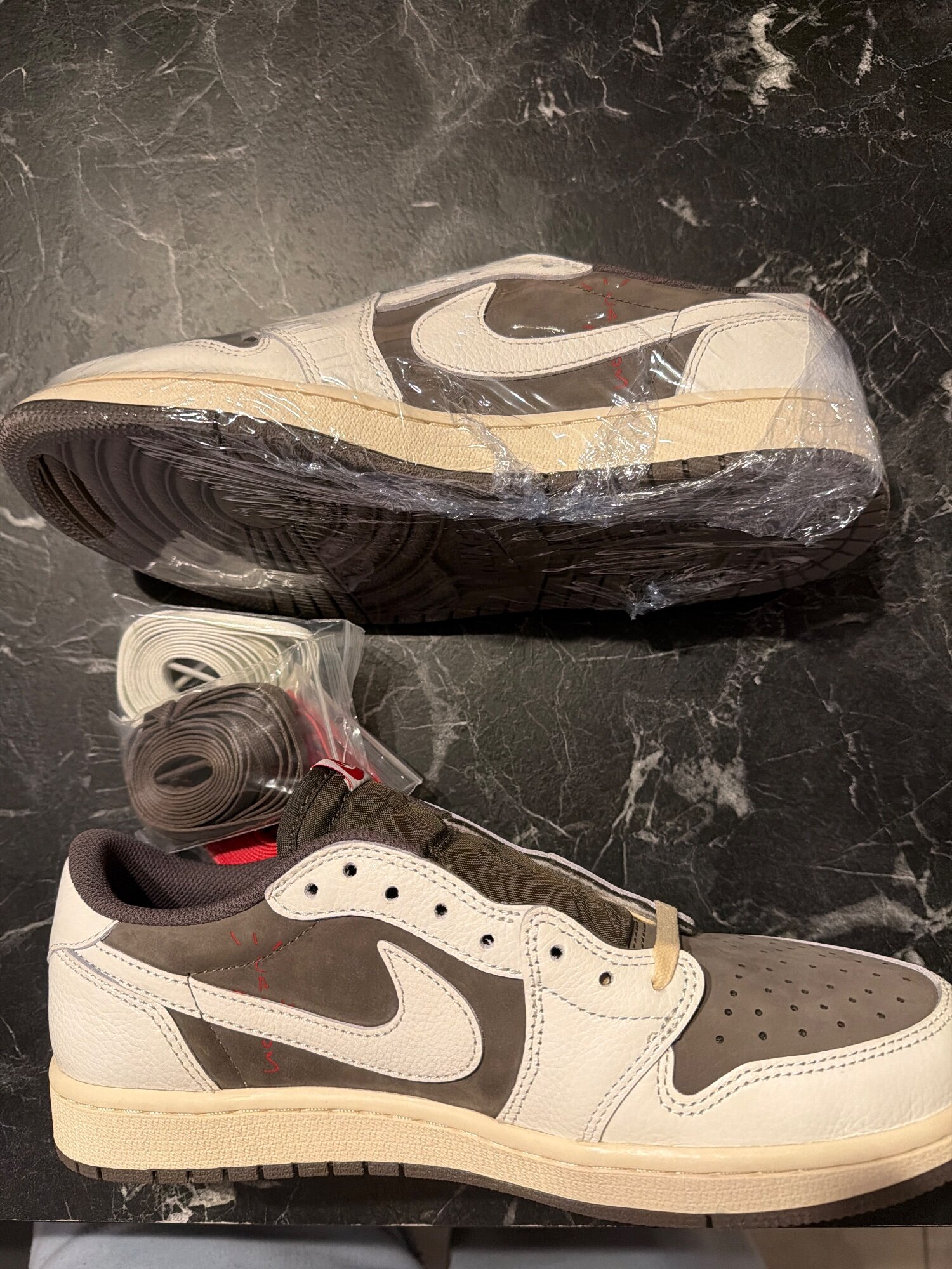 Air Jordan 1 x Travis Scott Low PS Reverse Mocha (2022) photo 2