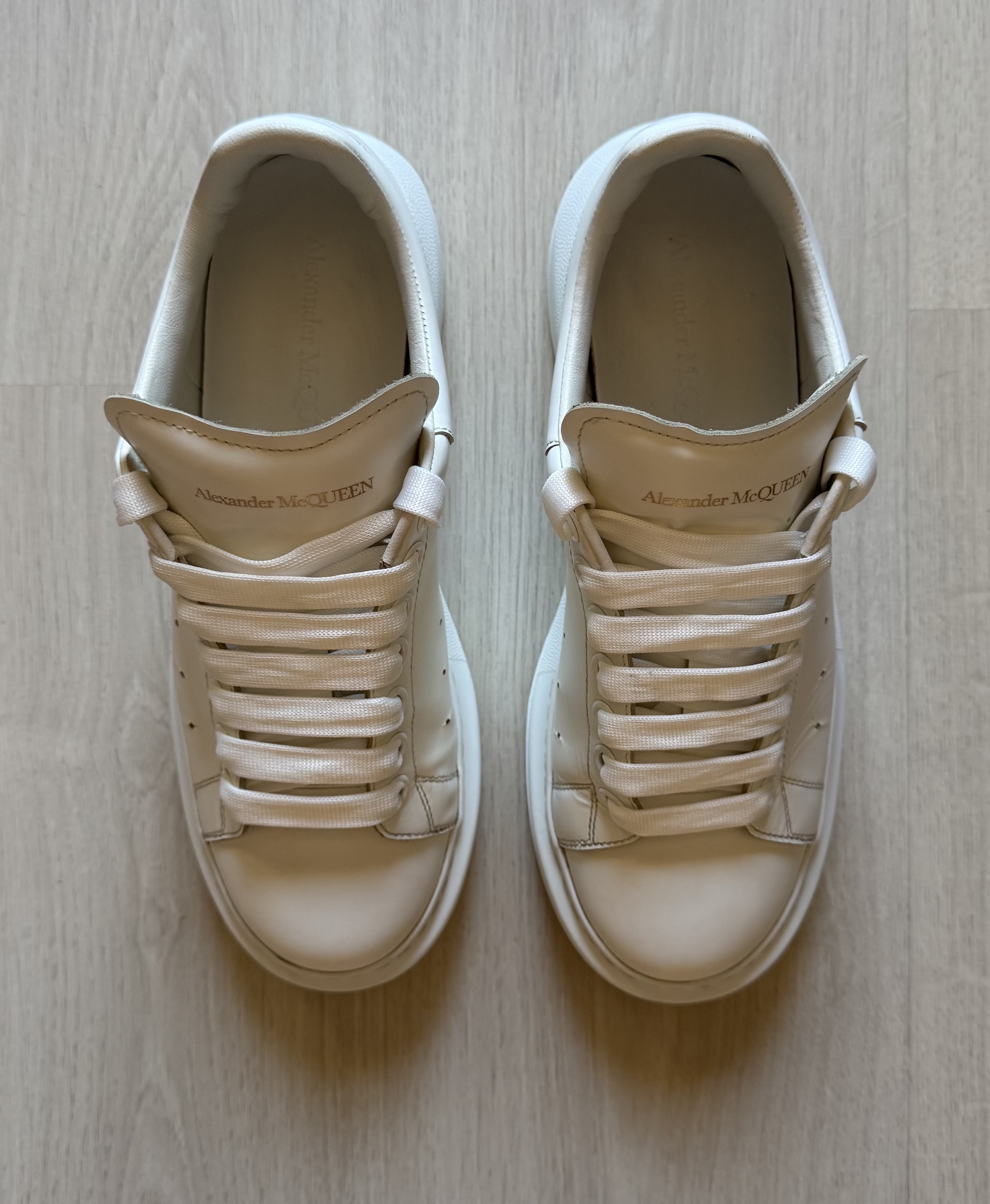 Luxury Alexander McQueen Oversized White photo 3