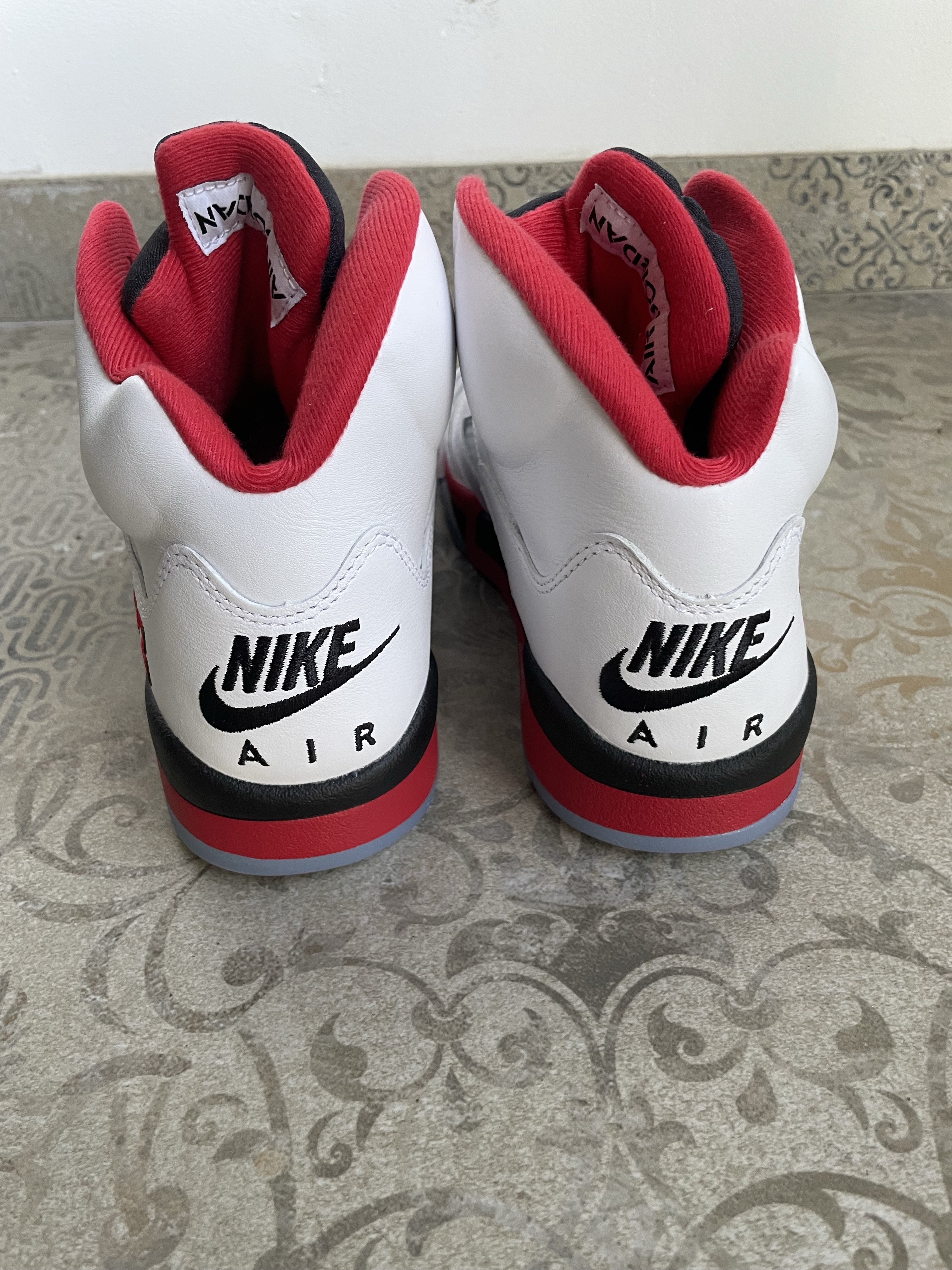 Air Jordan 5 OG 'Fire Red Black Tongue' (2025) photo 4
