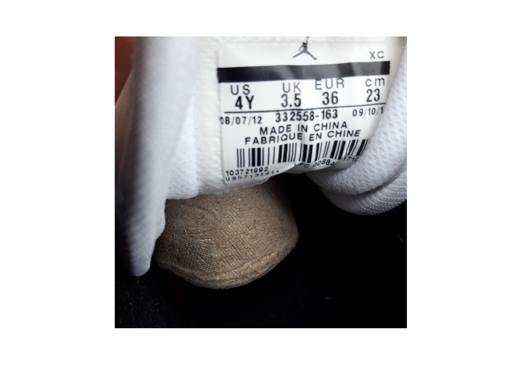 Air Jordan 1 Retro Chicago 2013 (GS) photo 8