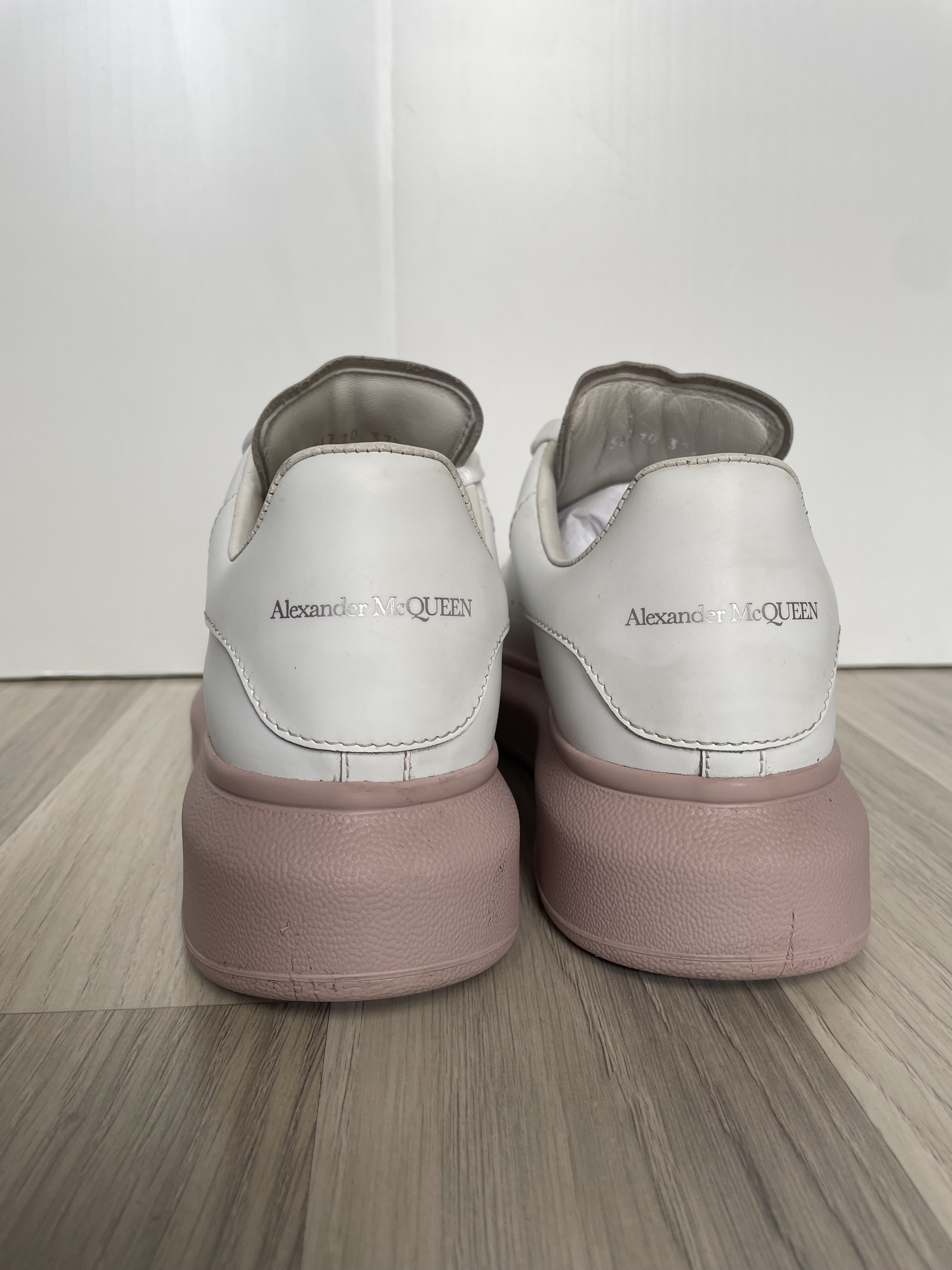 Luxury Alexander McQueen Oversized White photo 4