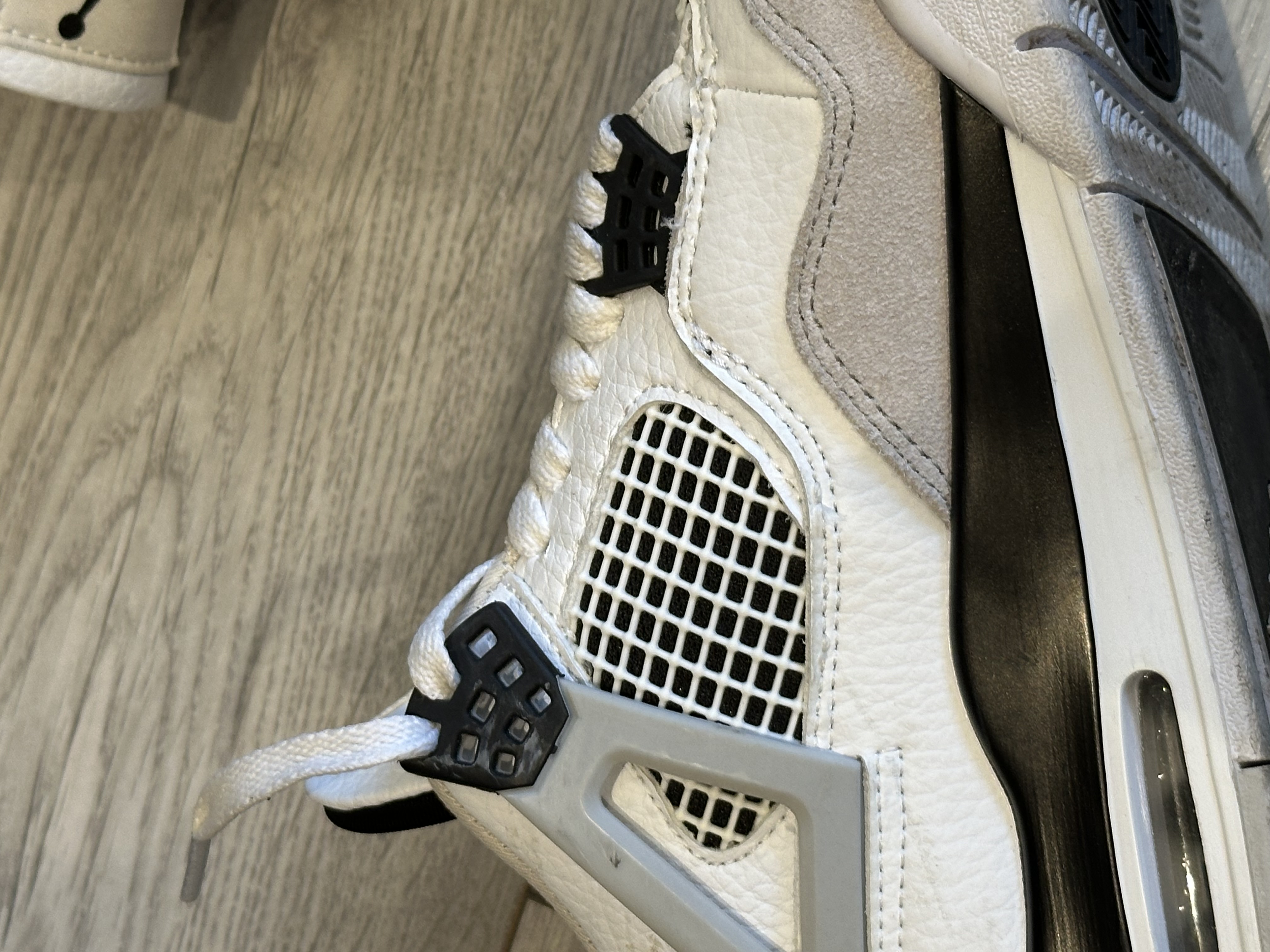 Air Jordan 4 'Military Black' (2022) photo 4