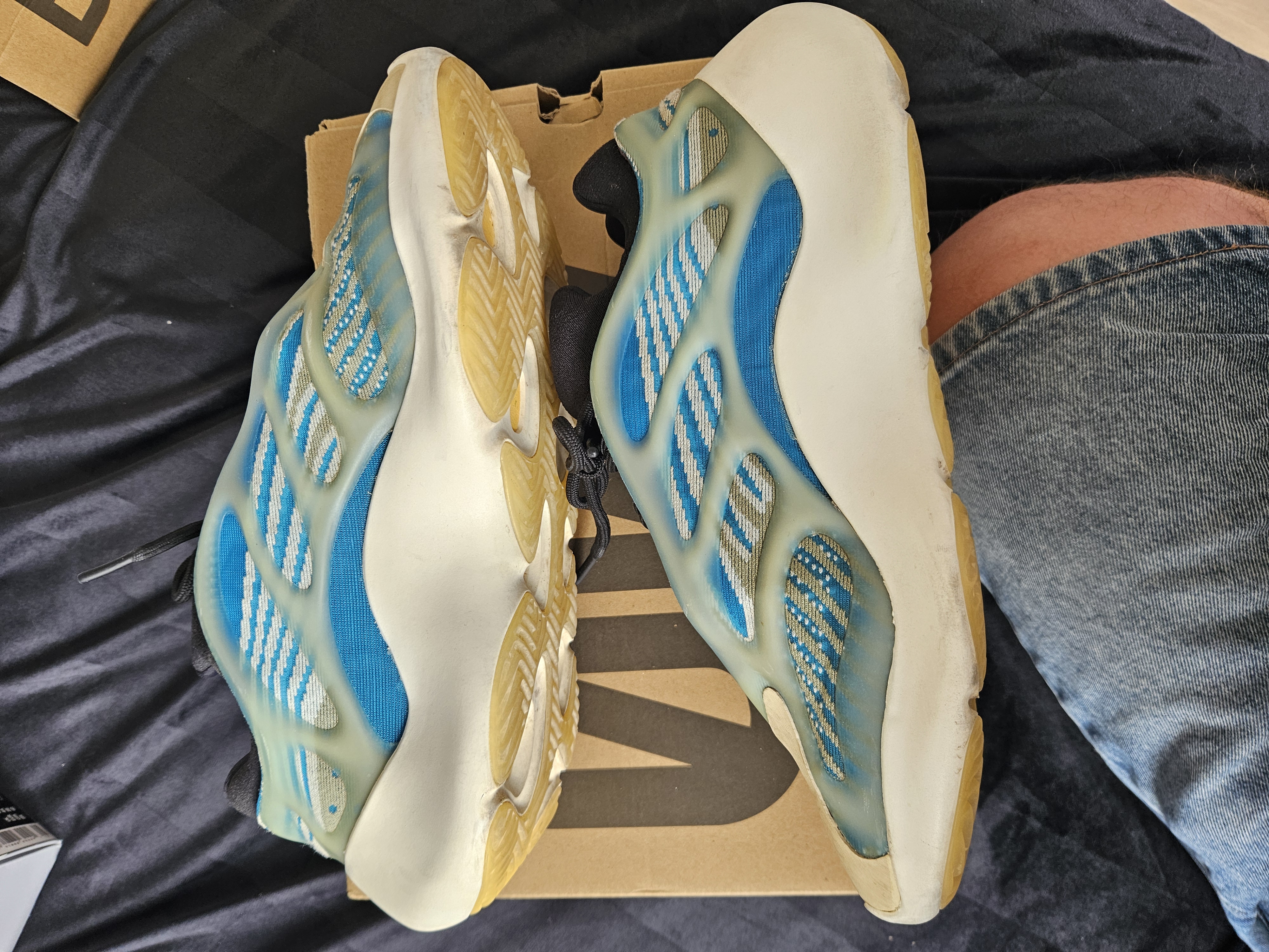 Yeezy 700 V3 'Arzareth' (2020) photo 2