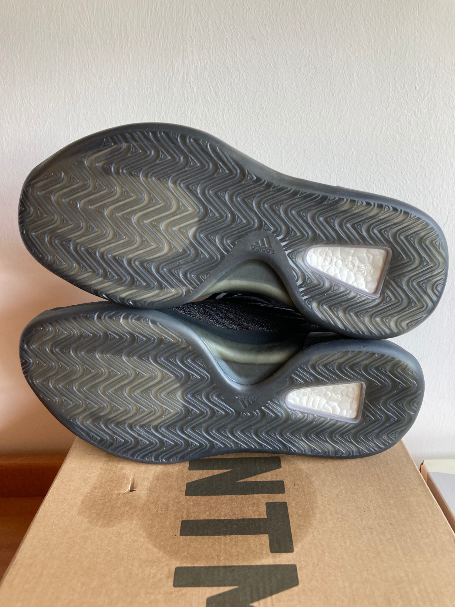 Yeezy QNTM Onyx (2021) photo 4