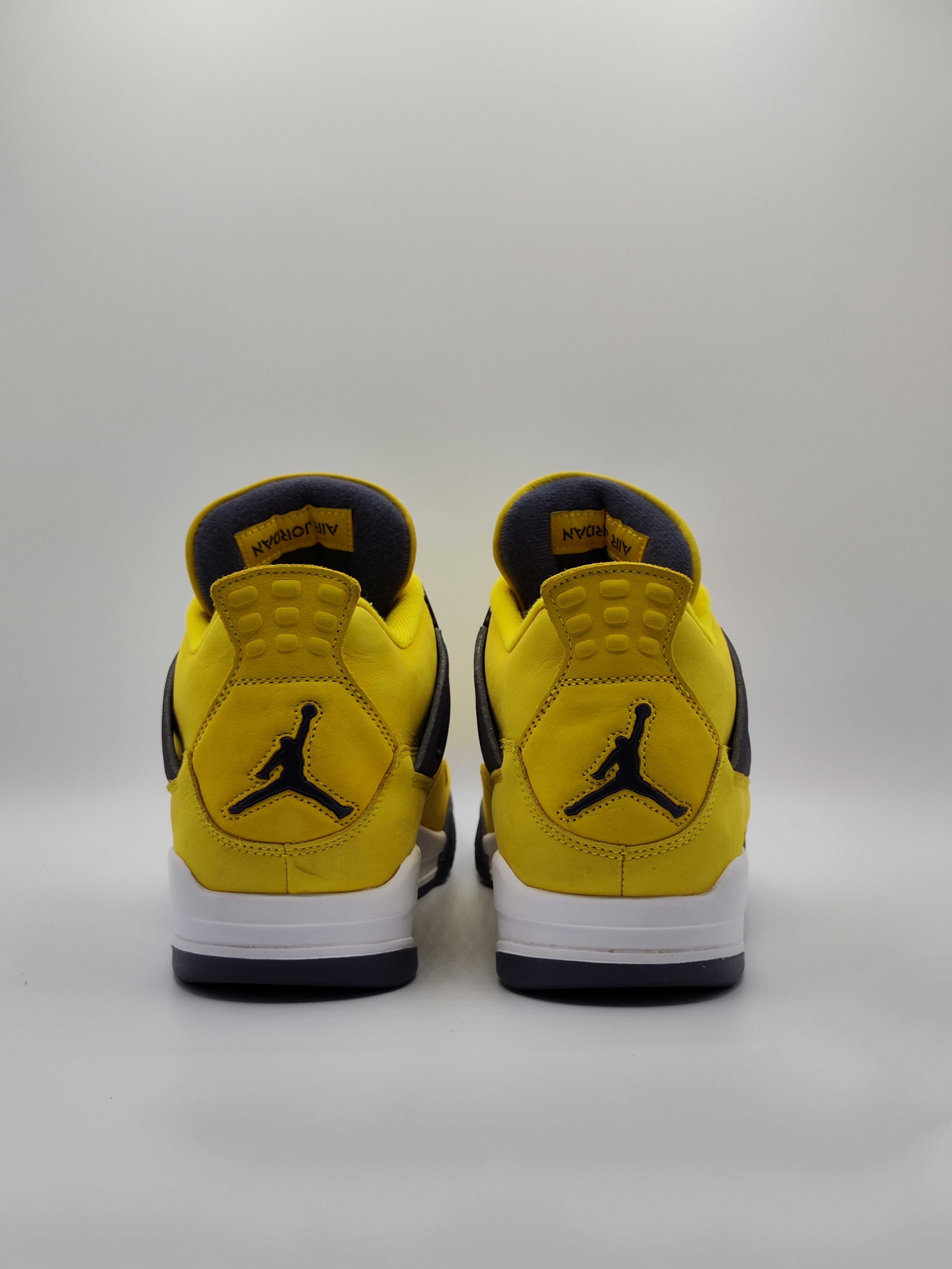 Air Jordan 4 Retro 'Lightning' (2021) photo 4