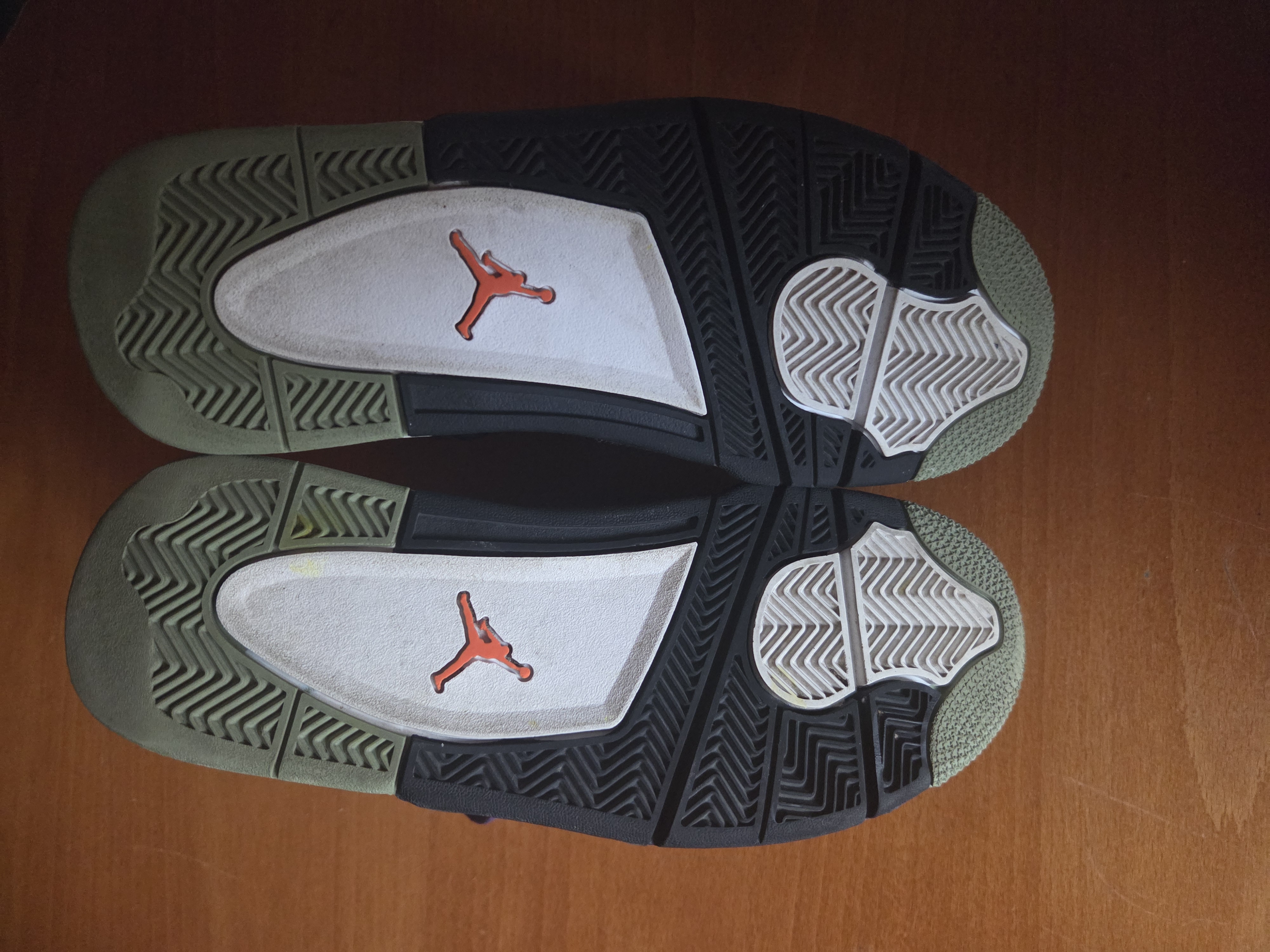 Air Jordan 4 WMNS 'Canyon Purple' (2022) photo 5