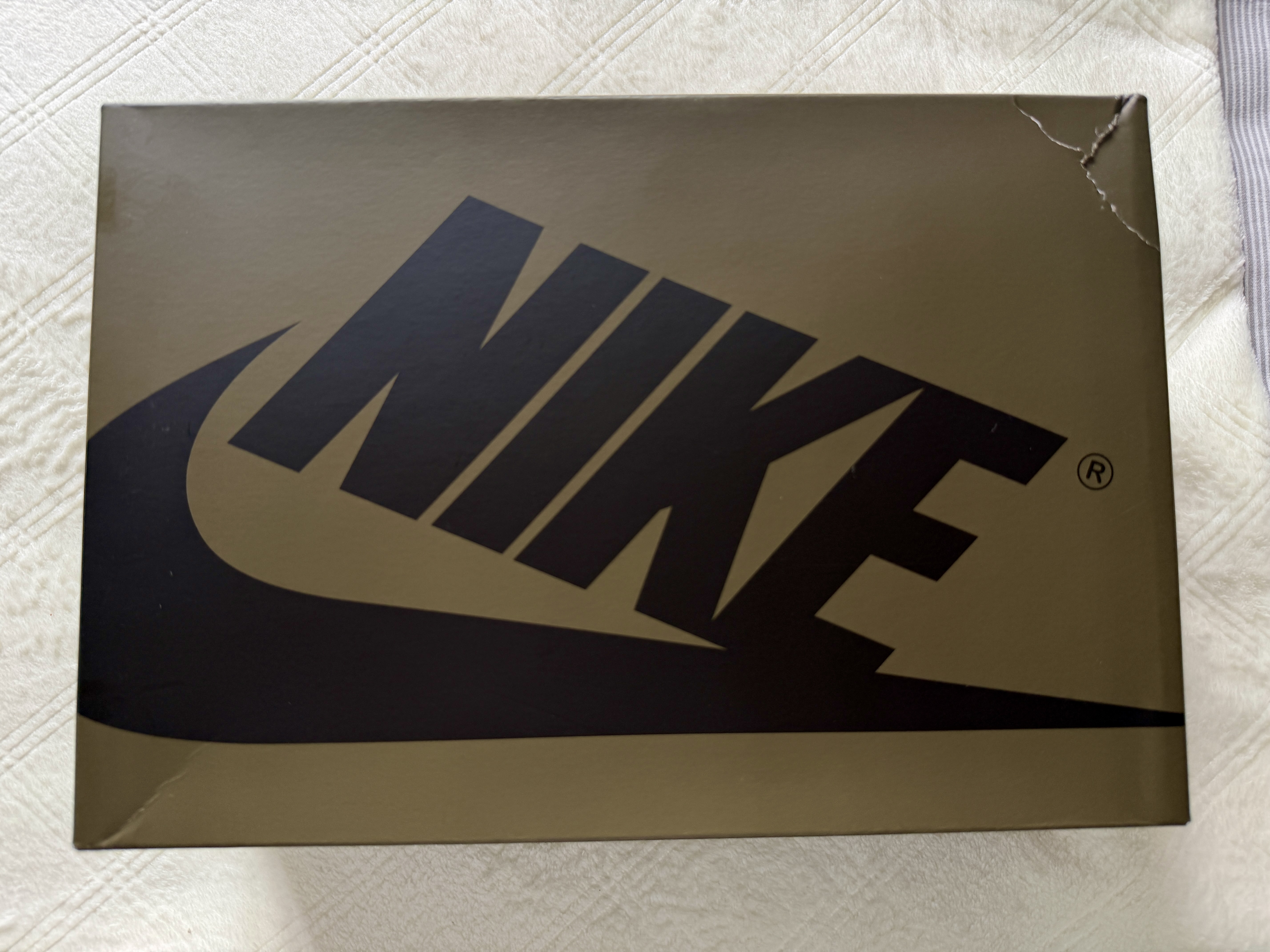 Air Jordan 1 Low OG 'Medium Olive' (2026) photo 7
