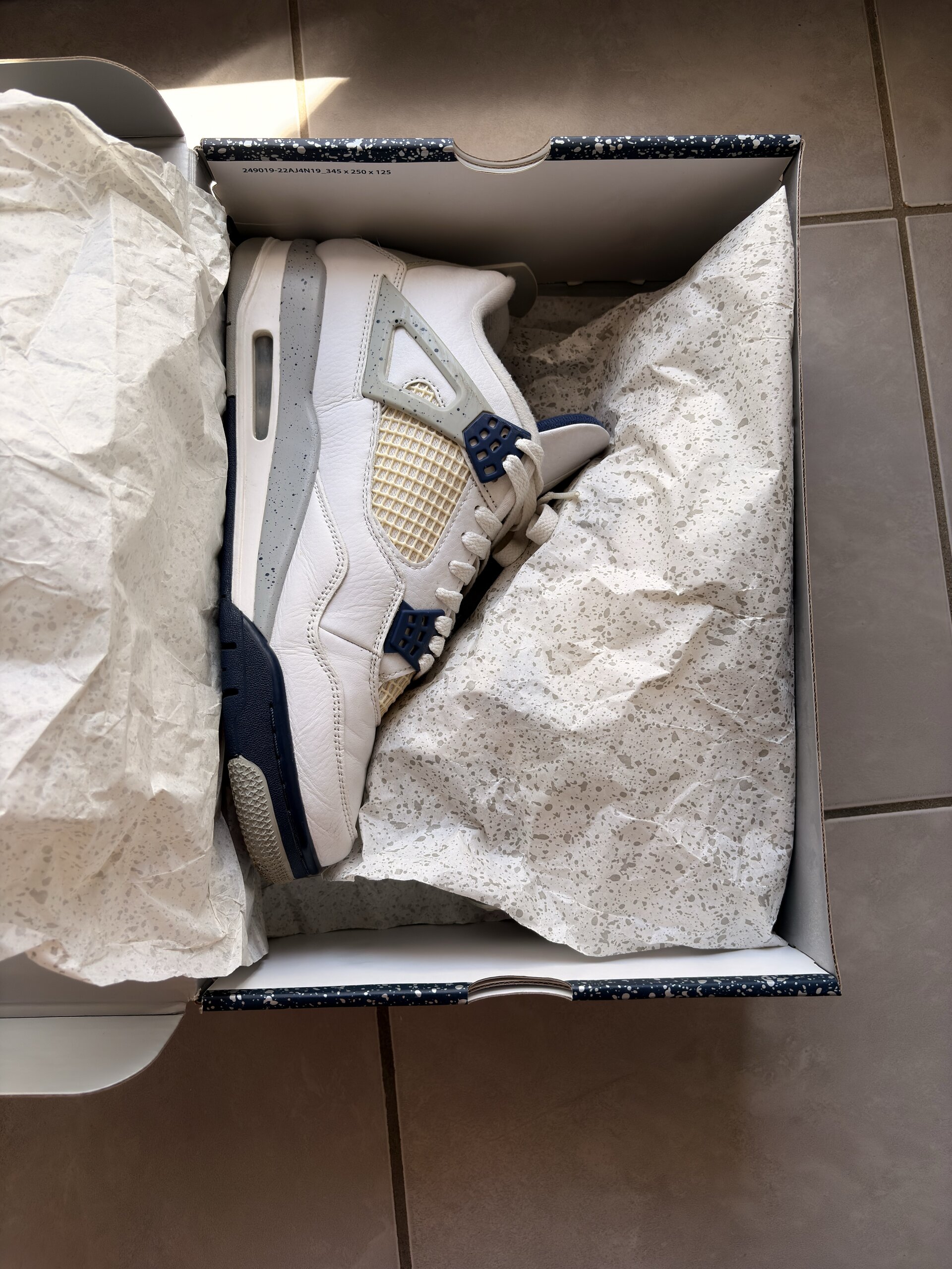 Air Jordan 4 Retro 'Midnight Navy' (2022) photo 1