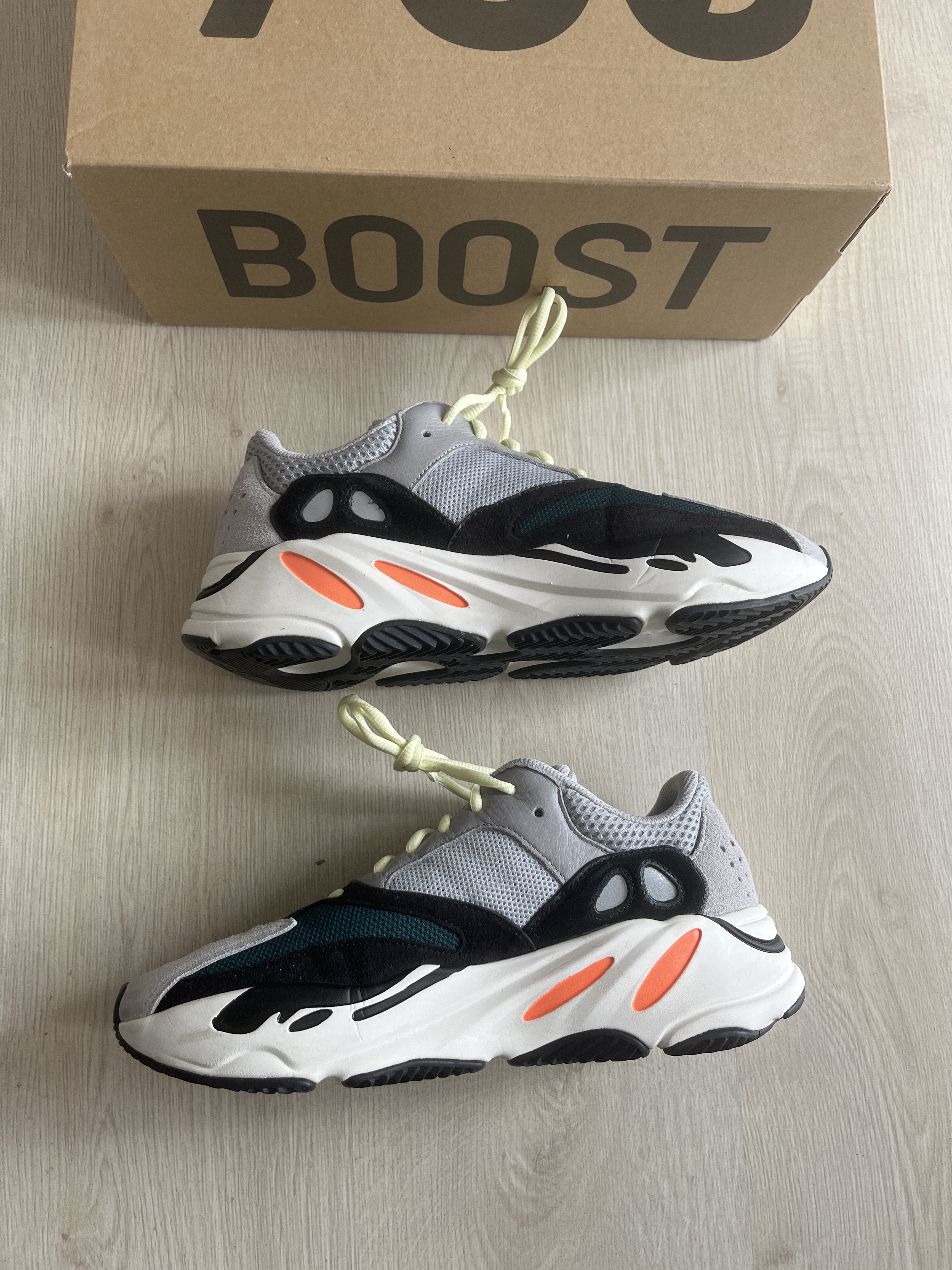 Yeezy Boost 700 'Wave Runner' photo 2