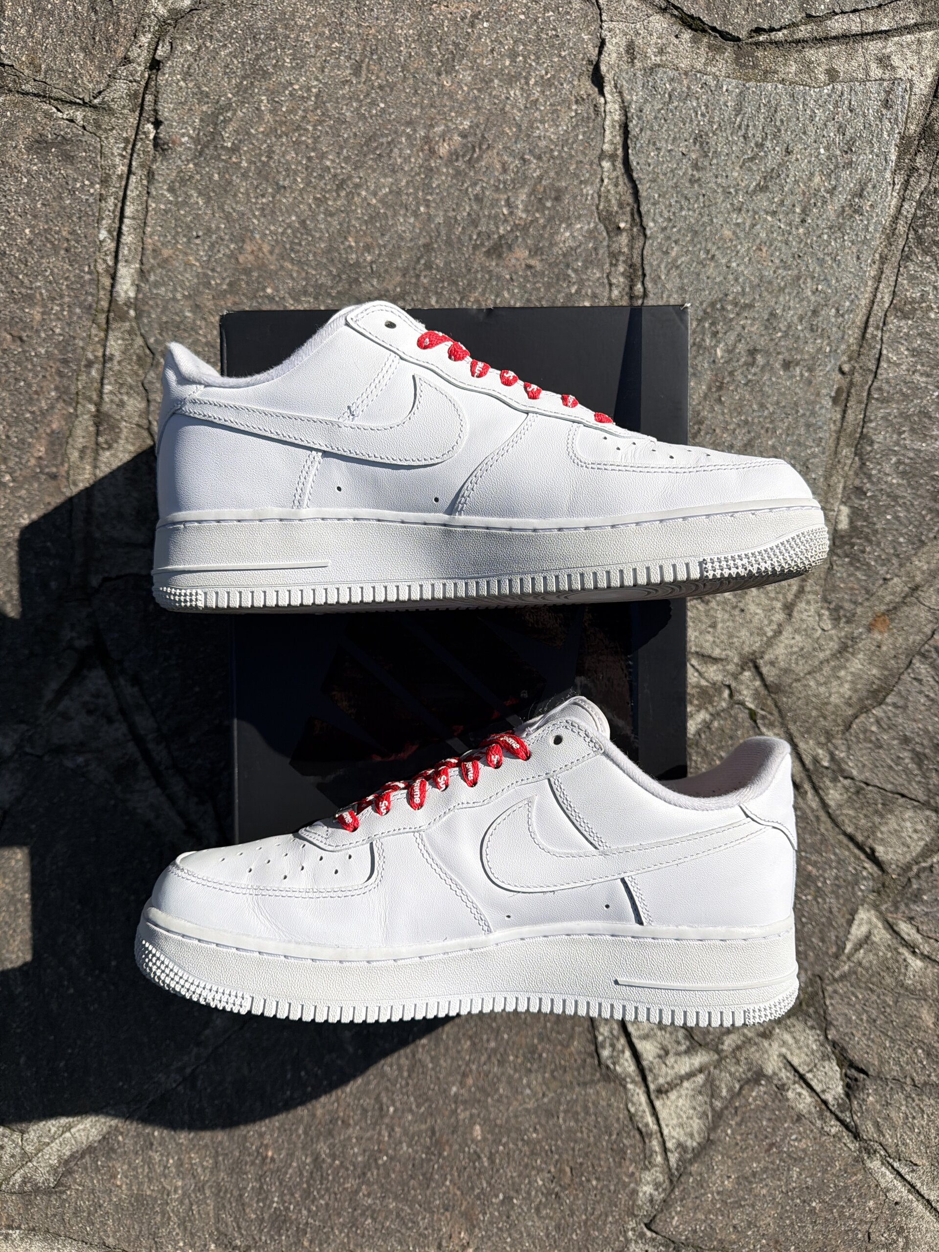 Nike x Supreme Air Force 1 Low 'White' (2020) photo 2