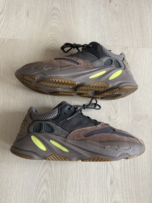 Yeezy Boost 700 'Mauve' (2018)