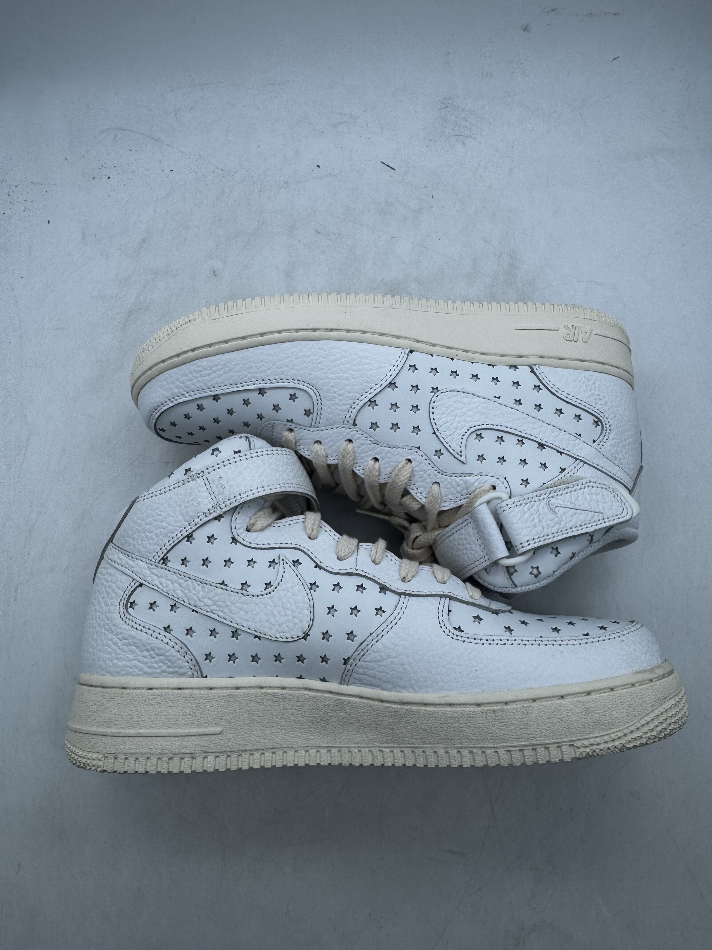 Nike Air Force 1 Mid Star Cut-Out White (2022) photo 1