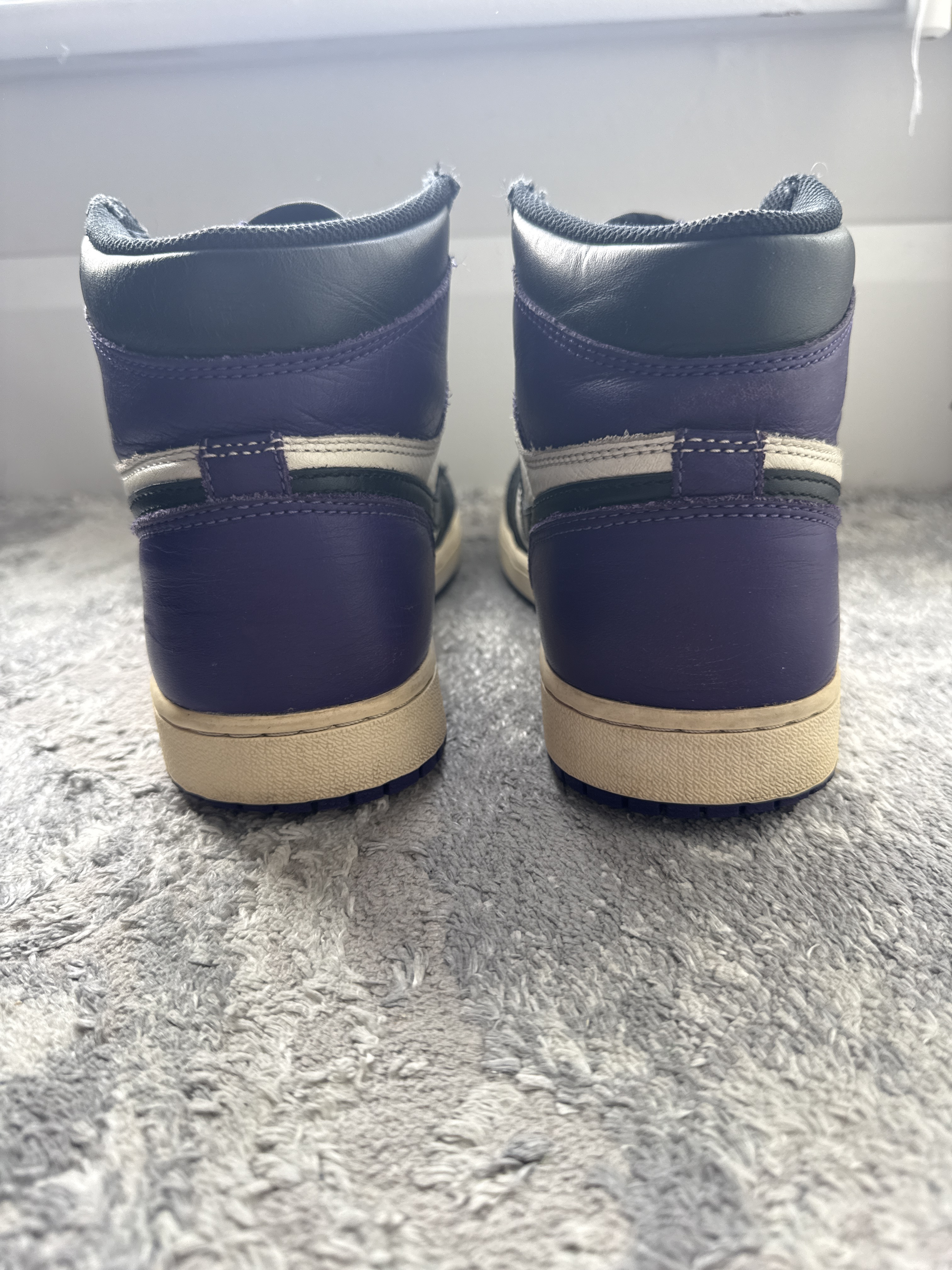 Air Jordan 1 High OG 'Court Purple' (2018) photo 4