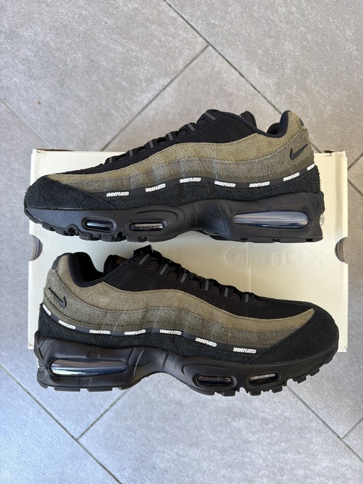 Nike x Undefeated Air Max 95 'Medium Olive' (2025)