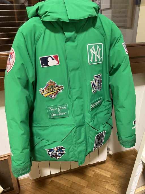 Supreme New York Yankees™ GORE-TEX 700-Fill Down Jacket Green (FW21)
