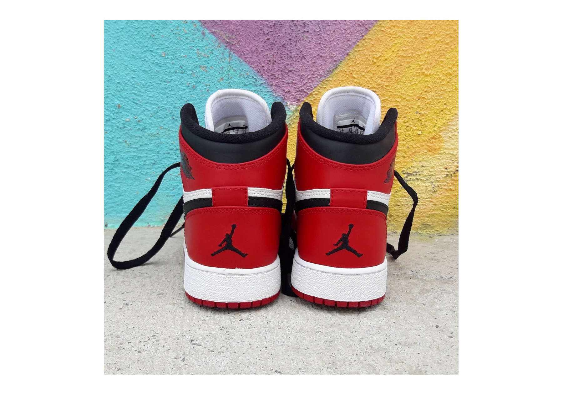 Air Jordan 1 Retro Chicago 2013 (GS) photo 5
