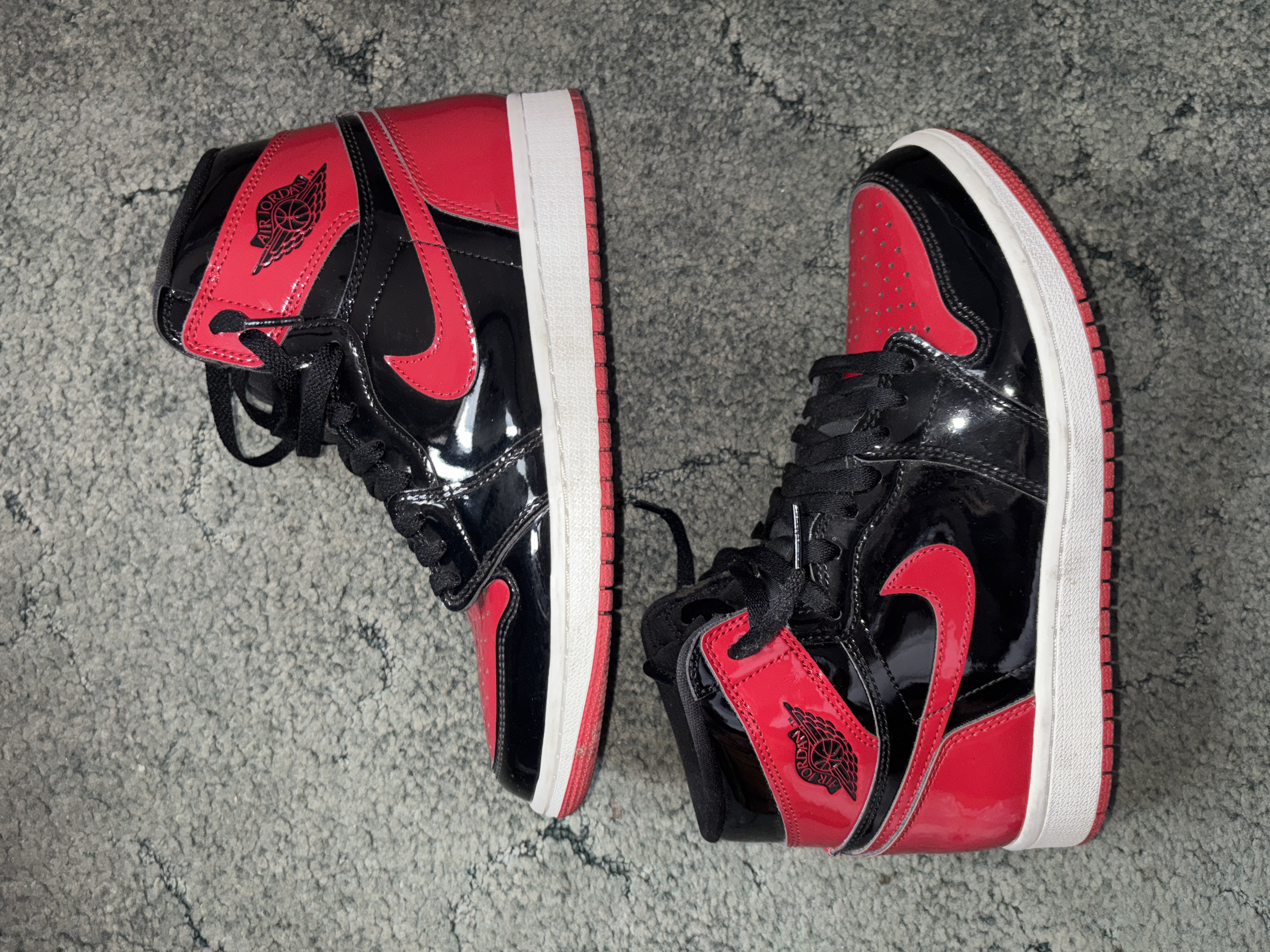 Air Jordan 1 Retro High OG 'Bred Patent' (2021) photo 1