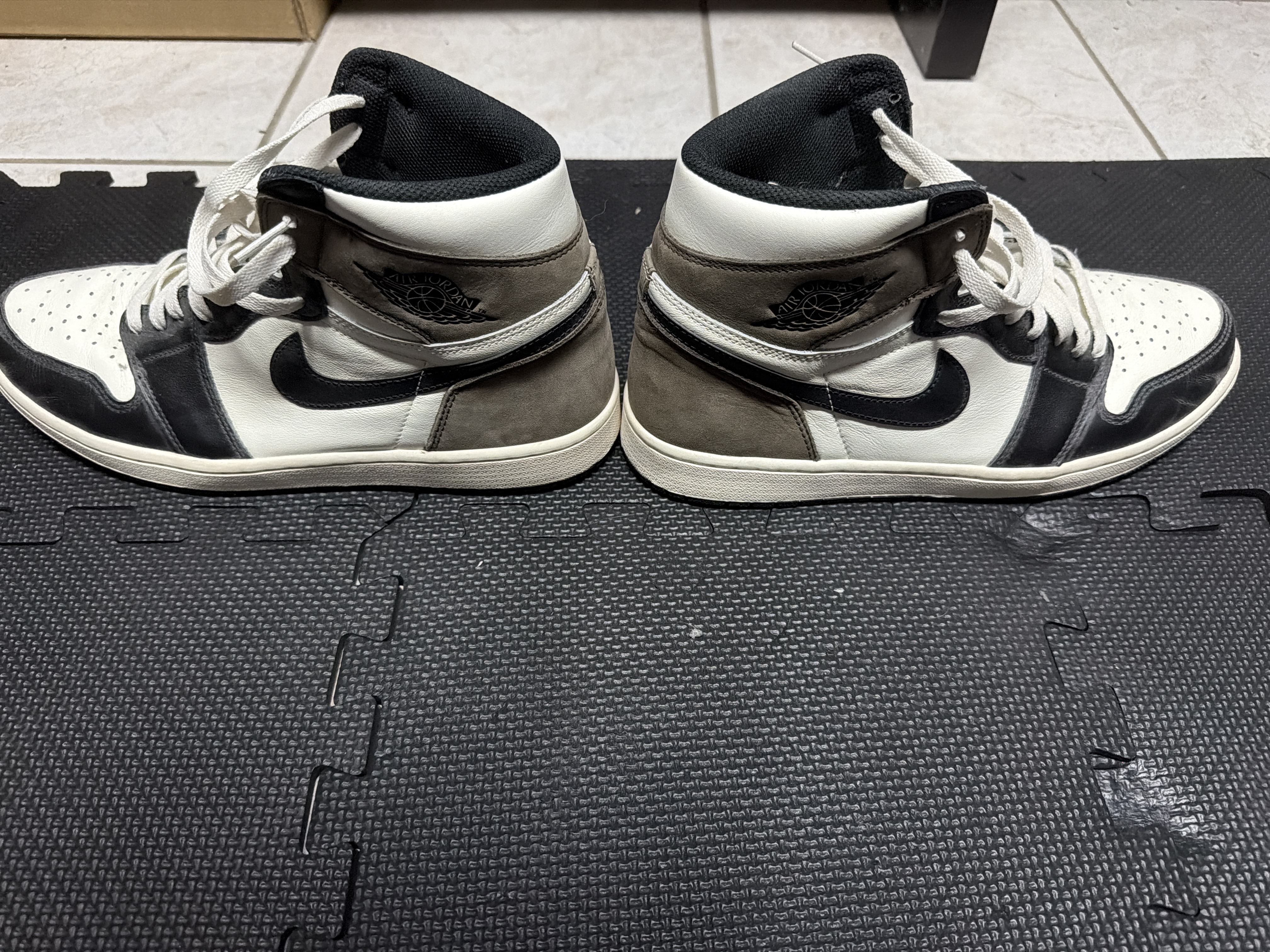 Air Jordan 1 Retro High OG 'Dark Mocha' (2020) photo 1