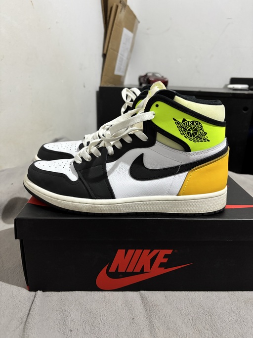 Air Jordan 1 Retro High 'Volt University Gold' (2021)